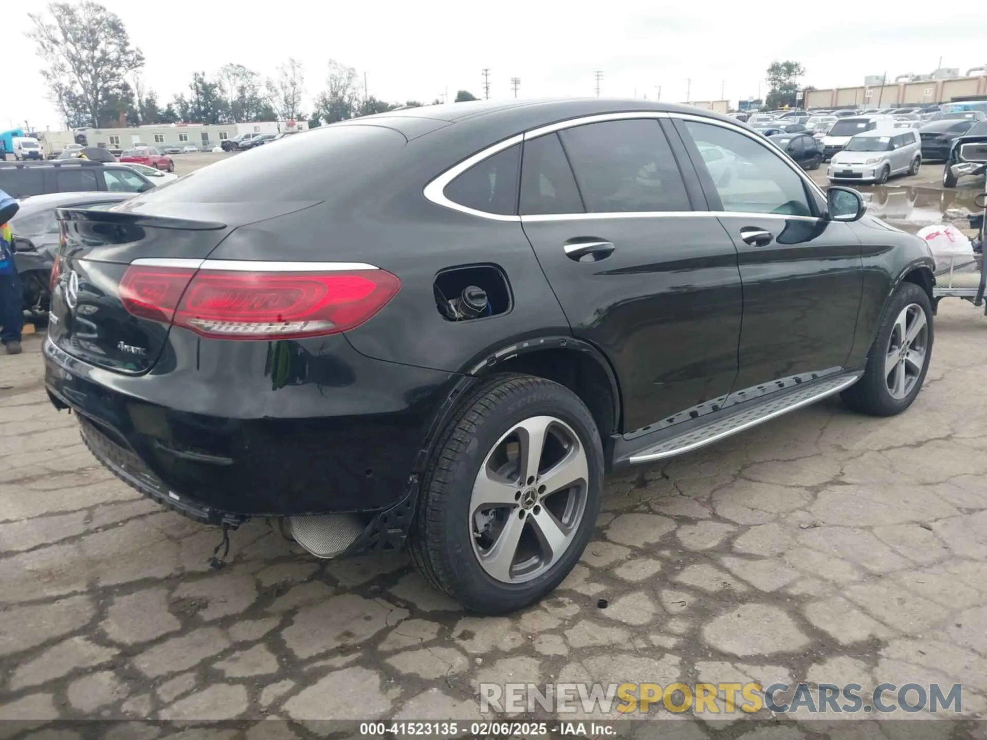 4 Photograph of a damaged car W1N0J8EB4MF913992 MERCEDES-BENZ GLC 300 2021