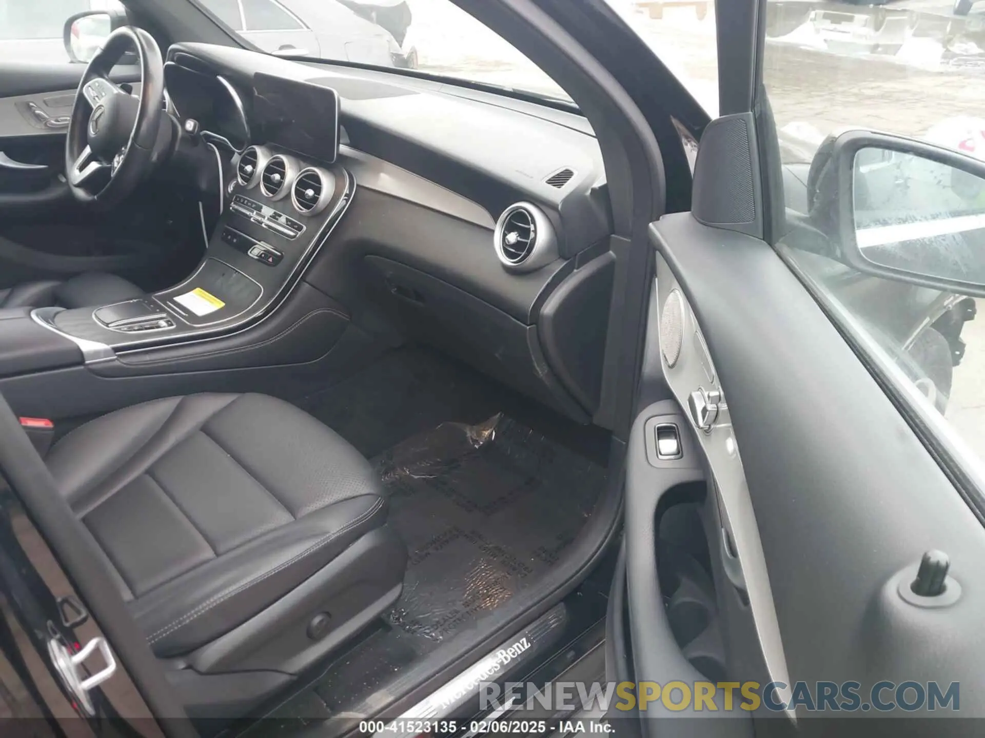 5 Photograph of a damaged car W1N0J8EB4MF913992 MERCEDES-BENZ GLC 300 2021