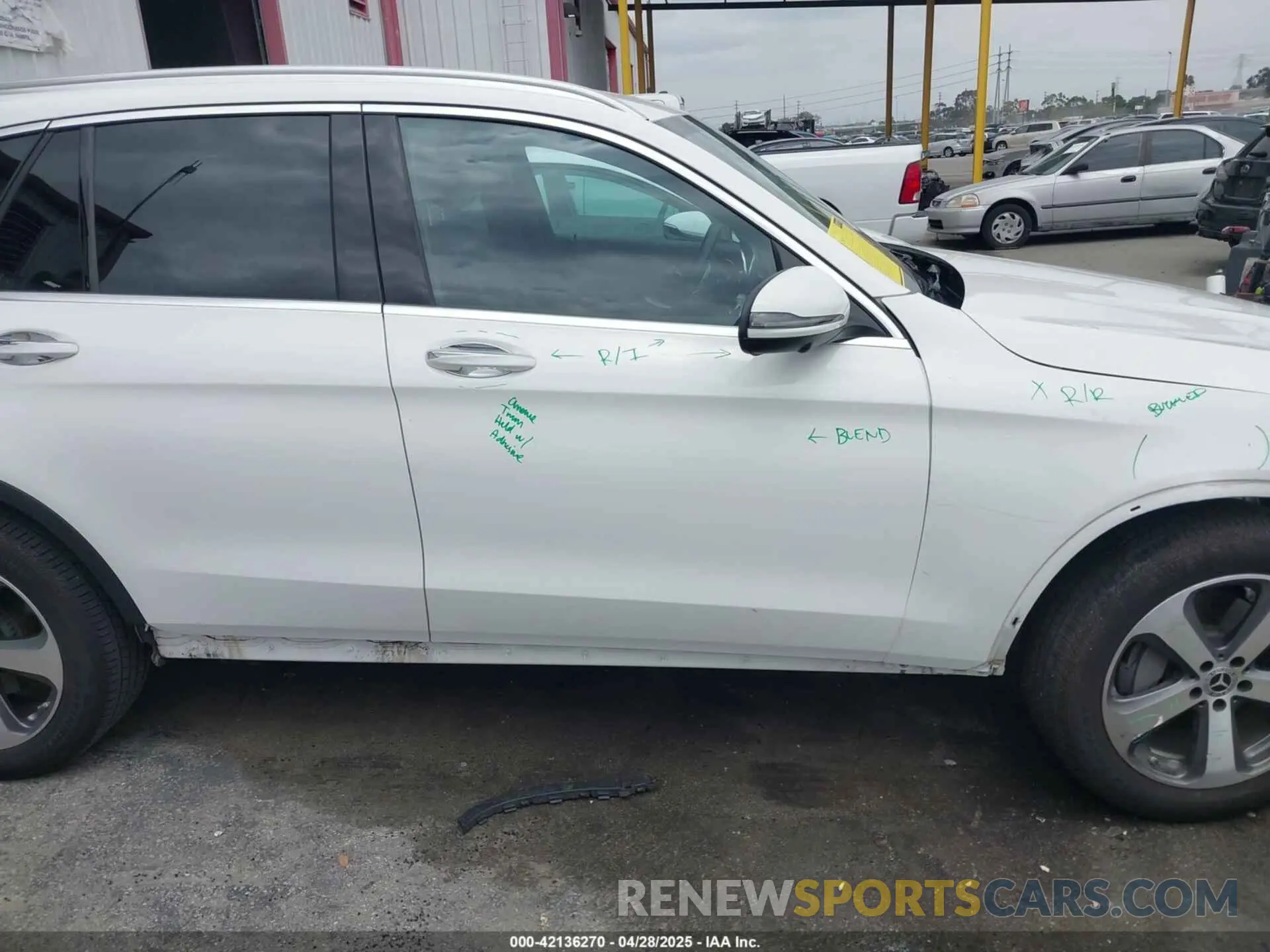 13 Photograph of a damaged car W1N0G8DB0NG080347 MERCEDES-BENZ GLC 300 2022