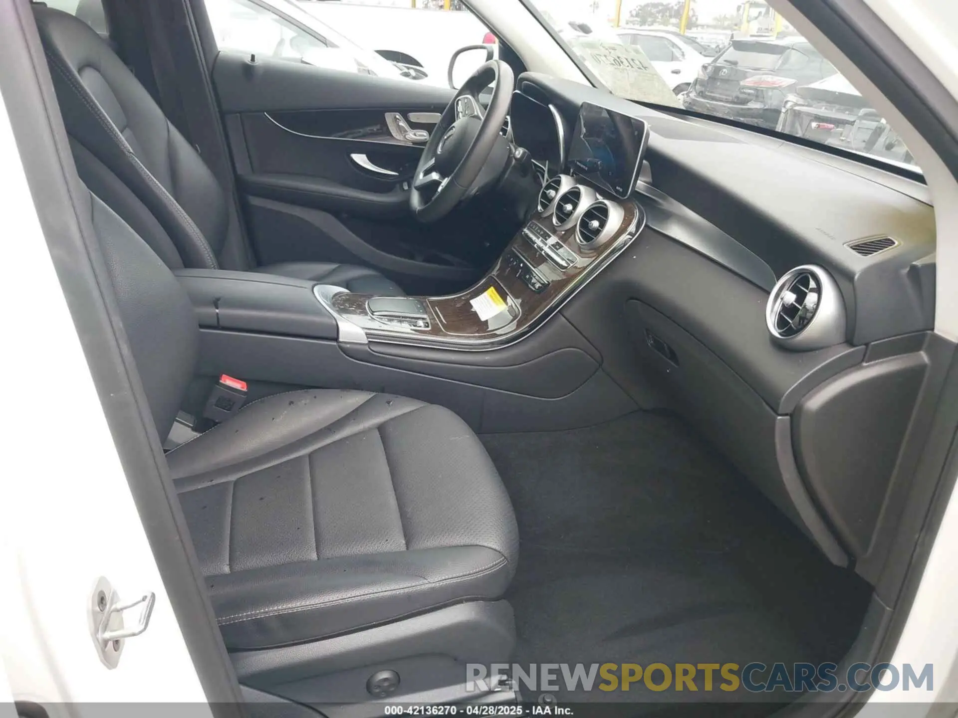 5 Photograph of a damaged car W1N0G8DB0NG080347 MERCEDES-BENZ GLC 300 2022
