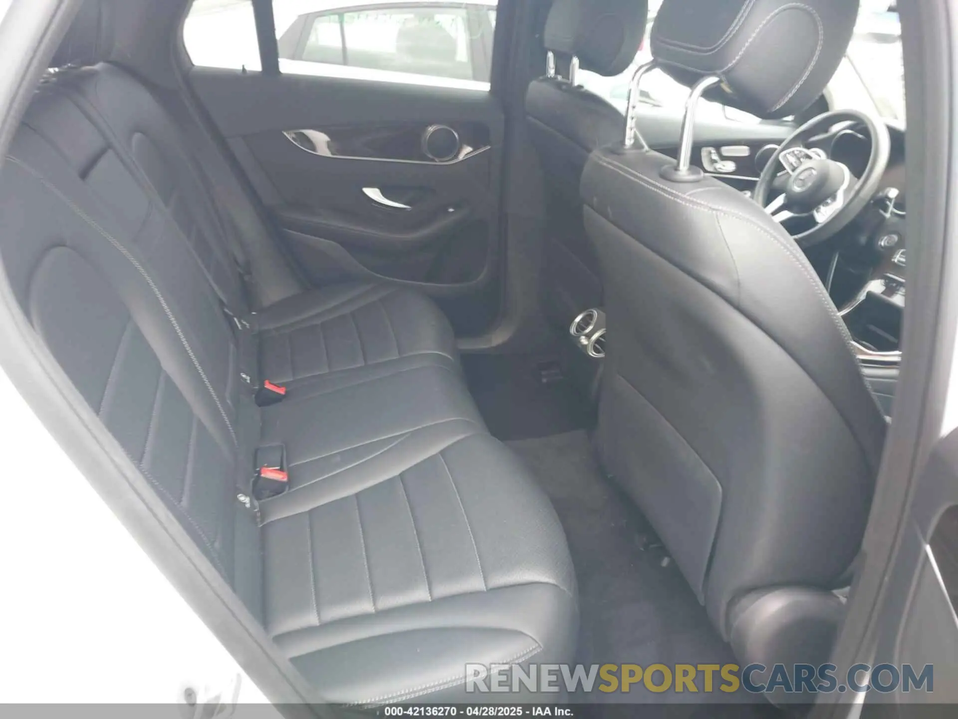 8 Photograph of a damaged car W1N0G8DB0NG080347 MERCEDES-BENZ GLC 300 2022