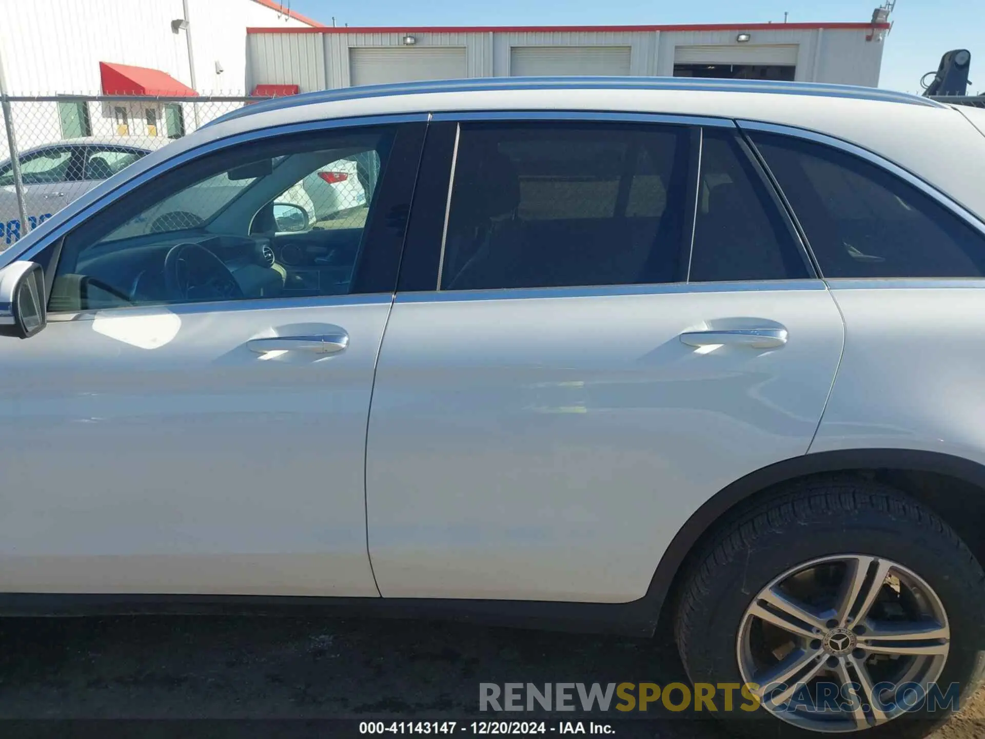 14 Photograph of a damaged car W1N0G8DB0NV333503 MERCEDES-BENZ GLC 300 2022