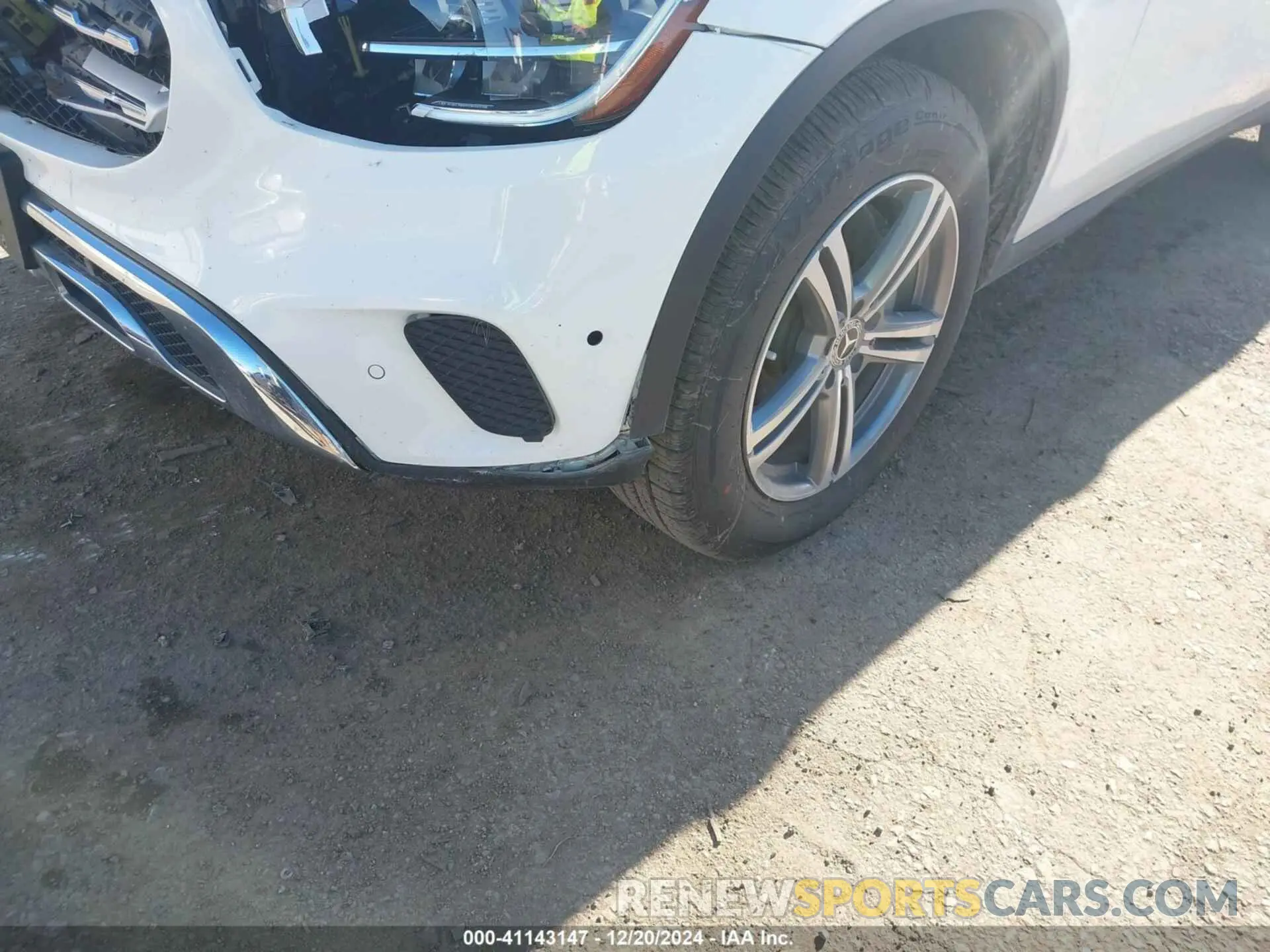 17 Photograph of a damaged car W1N0G8DB0NV333503 MERCEDES-BENZ GLC 300 2022