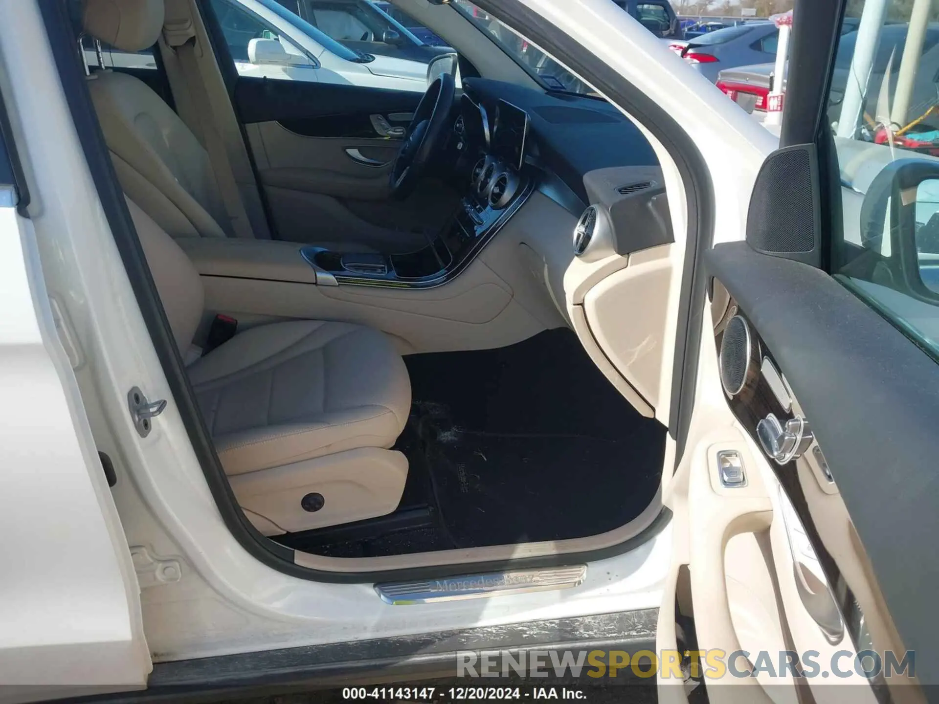 5 Photograph of a damaged car W1N0G8DB0NV333503 MERCEDES-BENZ GLC 300 2022