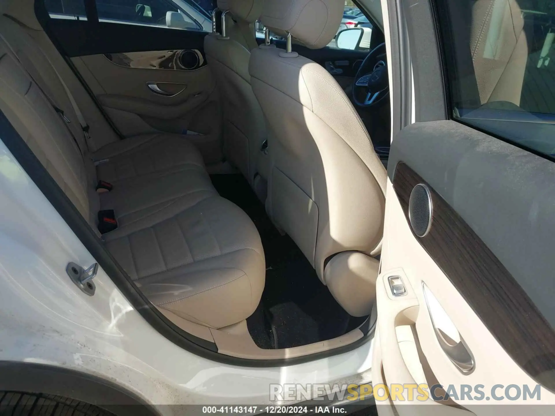 8 Photograph of a damaged car W1N0G8DB0NV333503 MERCEDES-BENZ GLC 300 2022
