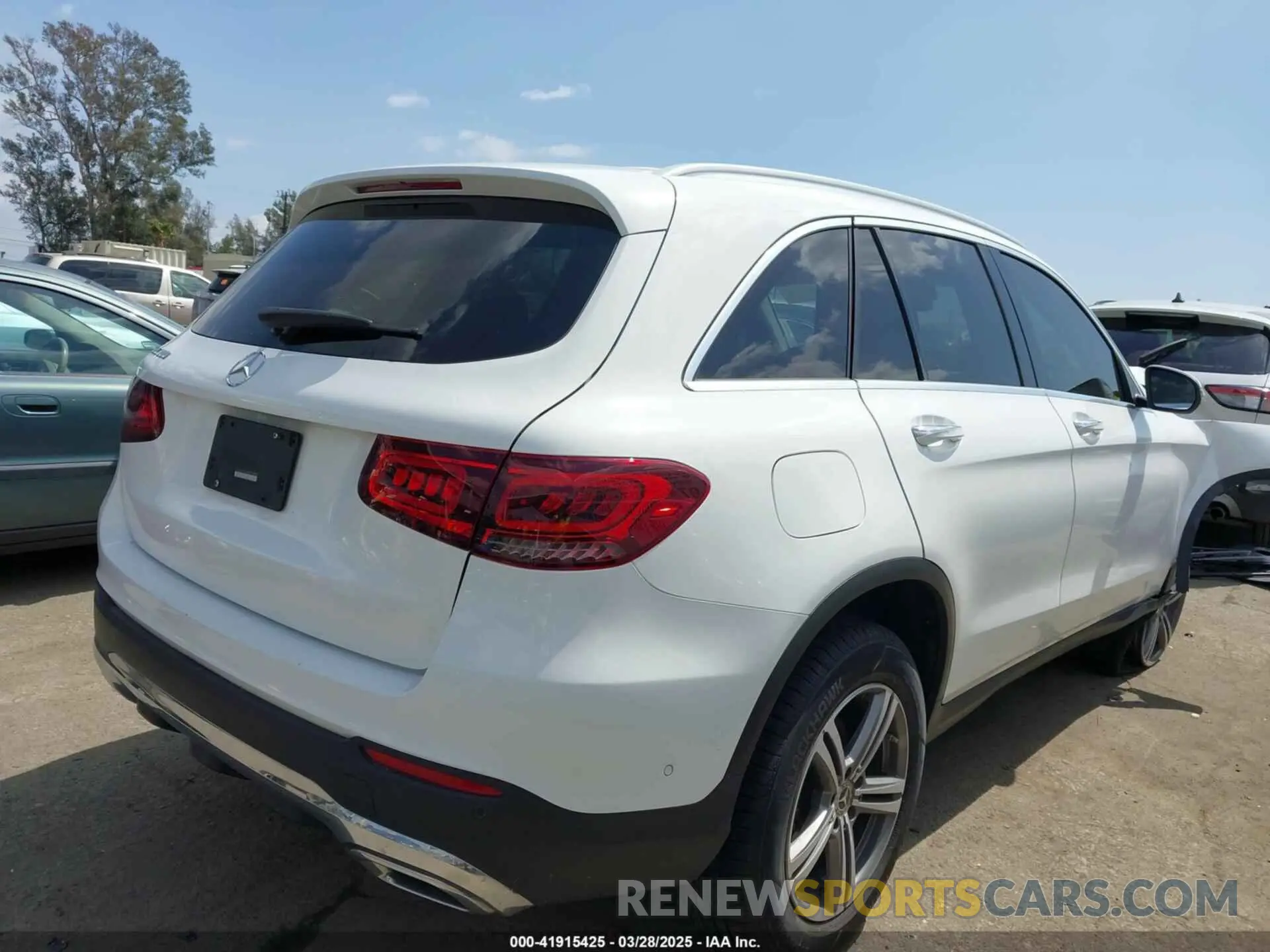 4 Photograph of a damaged car W1N0G8DB0NV344579 MERCEDES-BENZ GLC 300 2022
