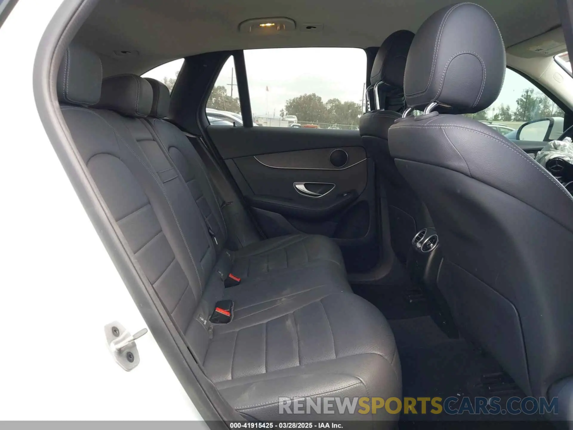 8 Photograph of a damaged car W1N0G8DB0NV344579 MERCEDES-BENZ GLC 300 2022