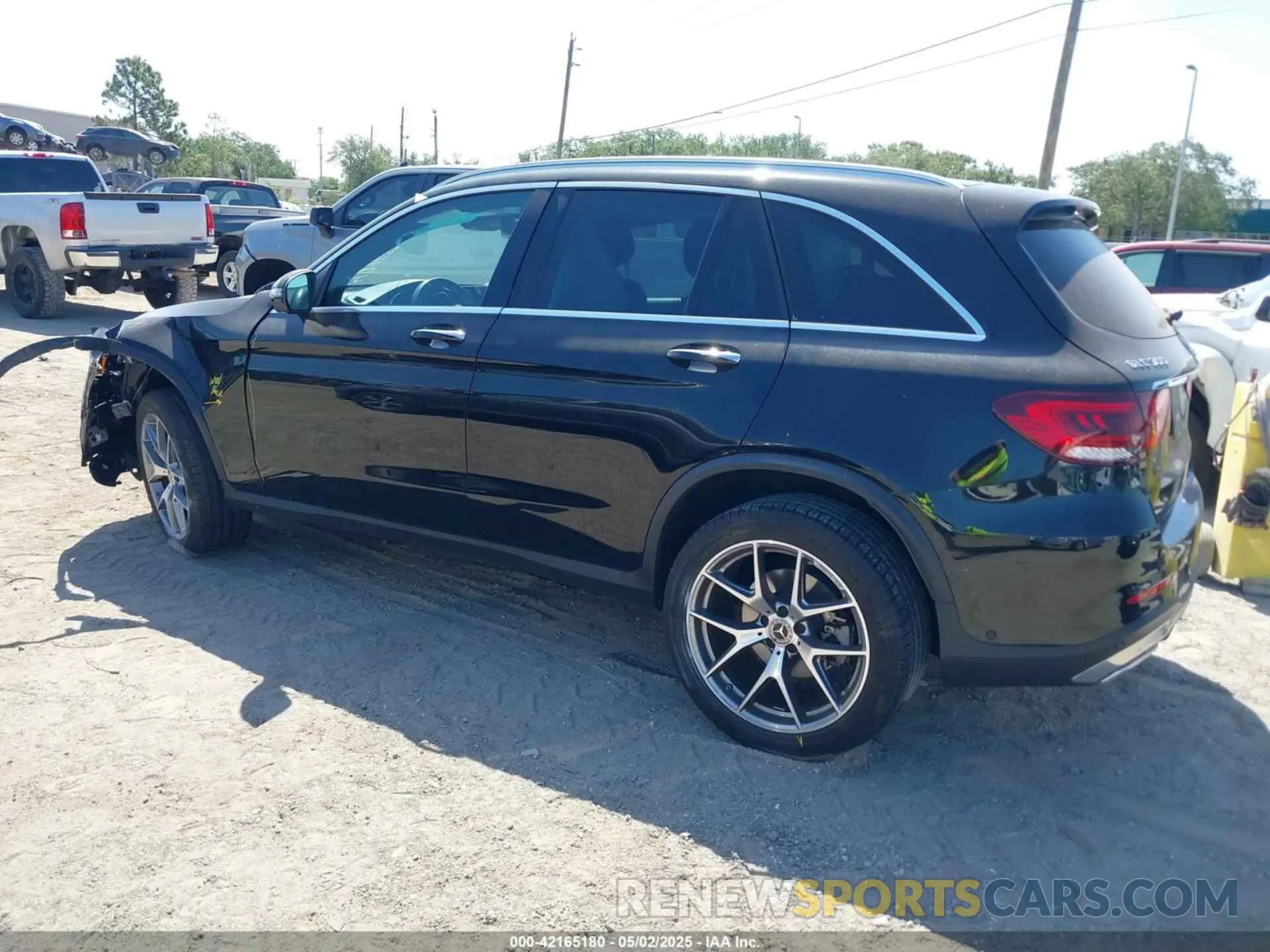 3 Photograph of a damaged car W1N0G8DB0NV346185 MERCEDES-BENZ GLC 300 2022