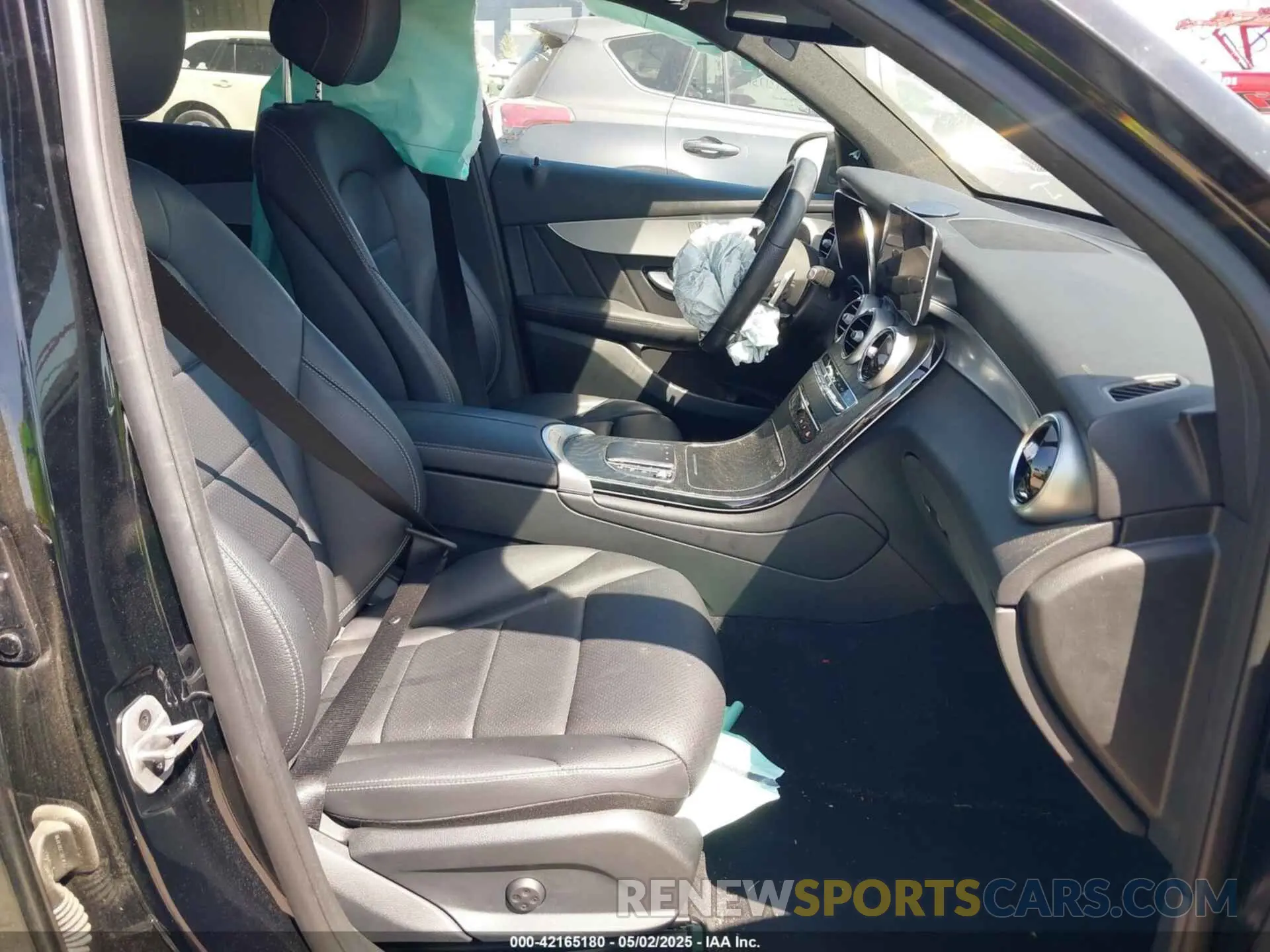 5 Photograph of a damaged car W1N0G8DB0NV346185 MERCEDES-BENZ GLC 300 2022