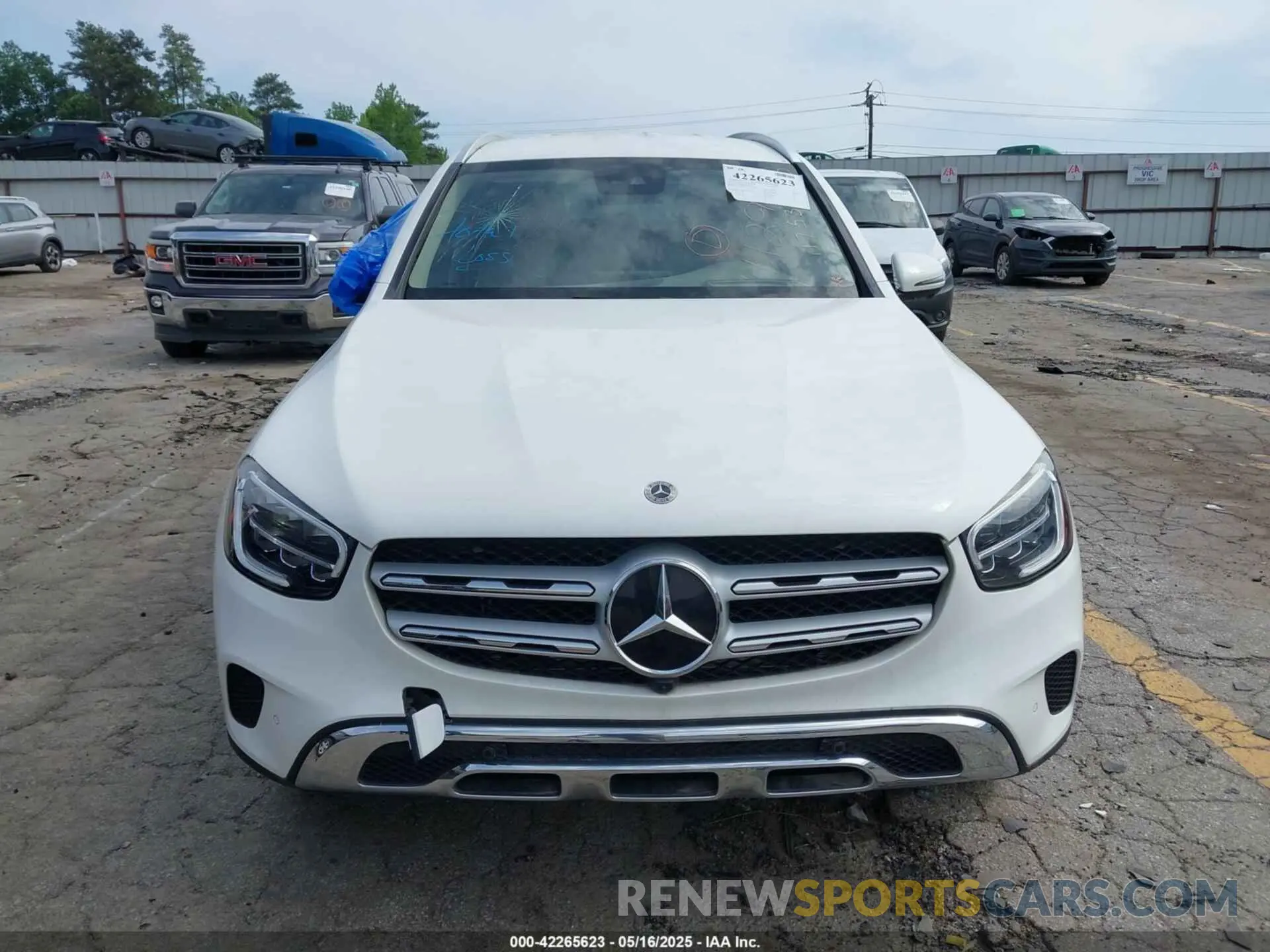 12 Photograph of a damaged car W1N0G8DB1NG117535 MERCEDES-BENZ GLC 300 2022