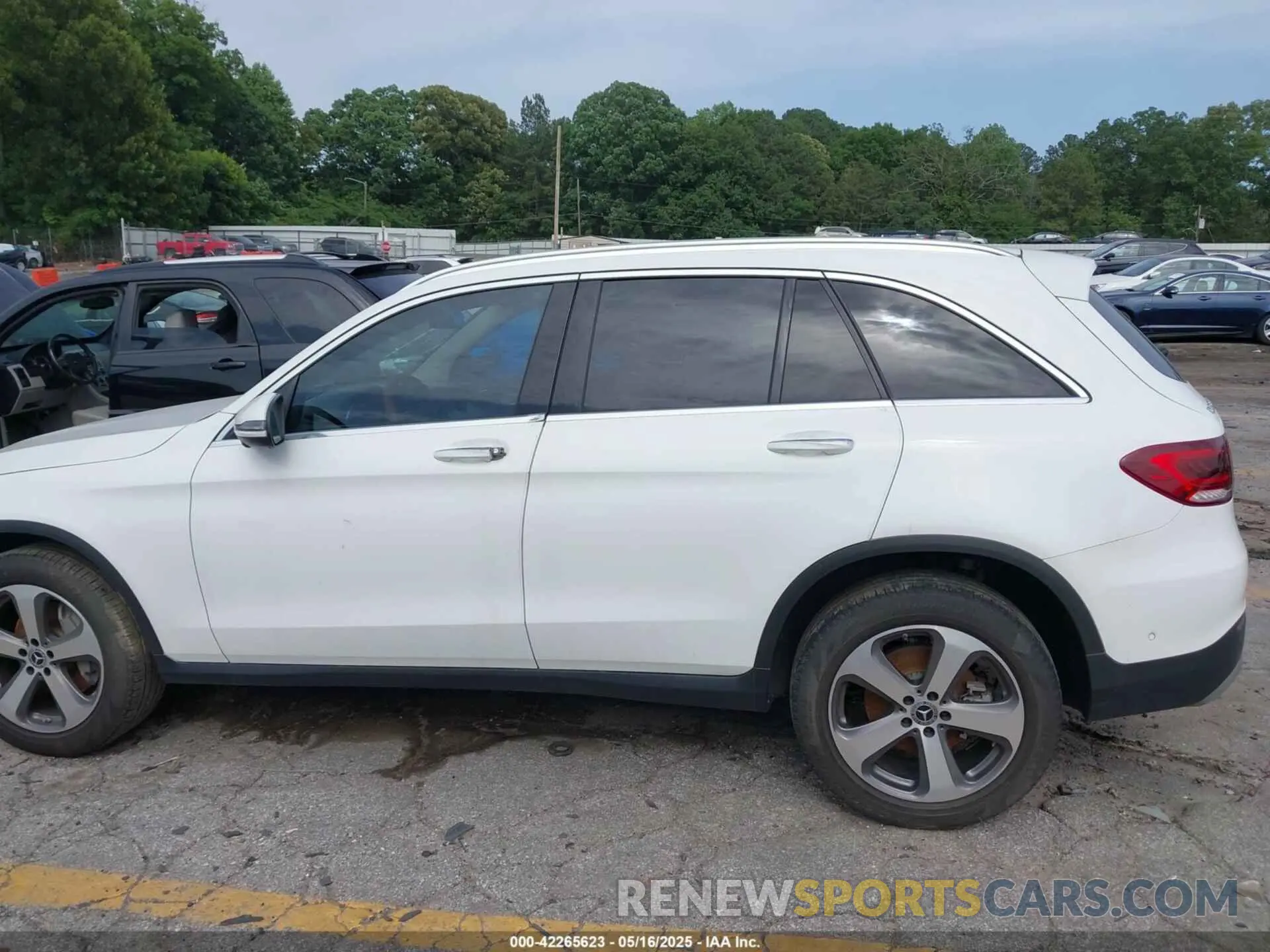 14 Photograph of a damaged car W1N0G8DB1NG117535 MERCEDES-BENZ GLC 300 2022