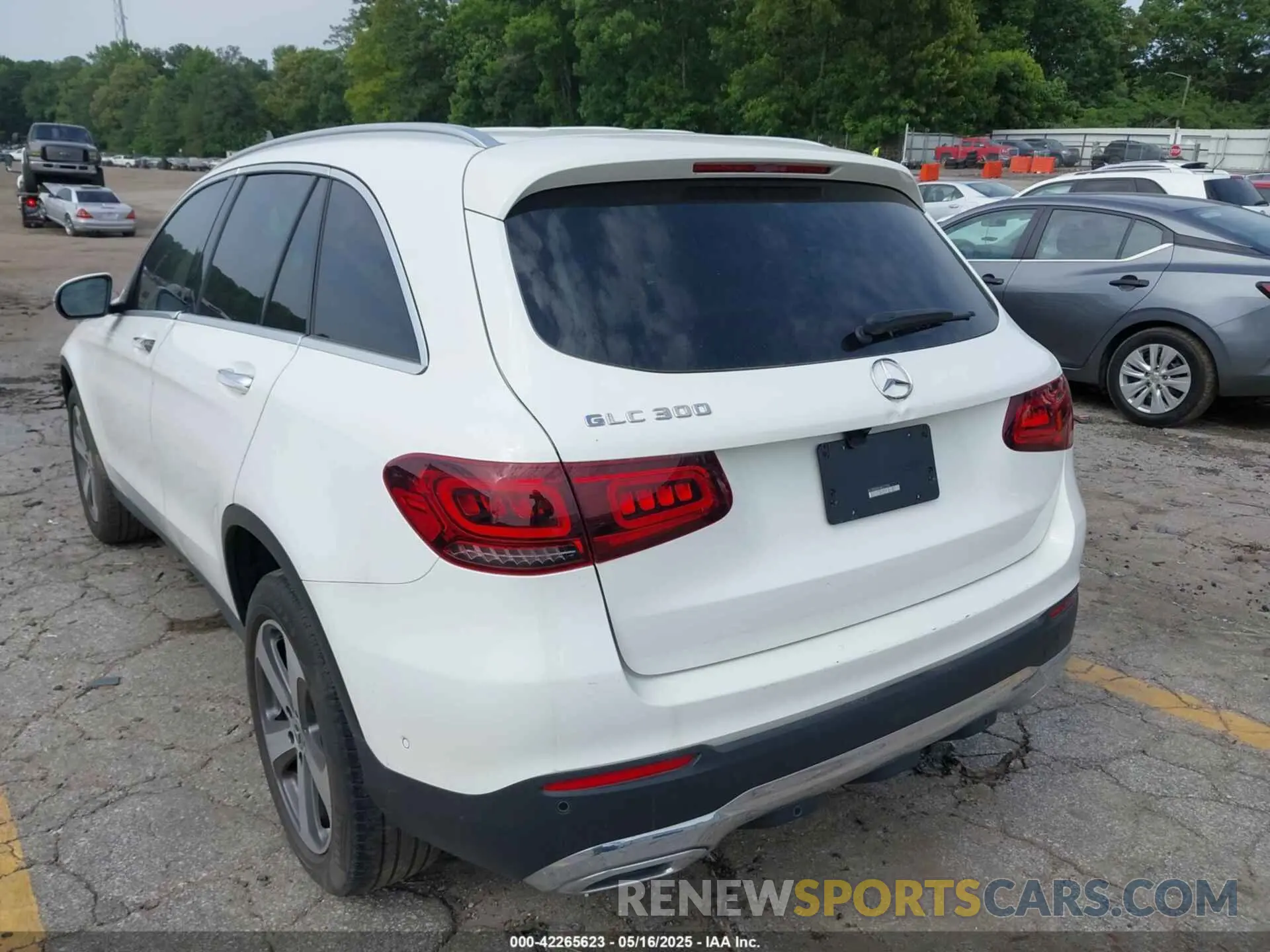 3 Photograph of a damaged car W1N0G8DB1NG117535 MERCEDES-BENZ GLC 300 2022