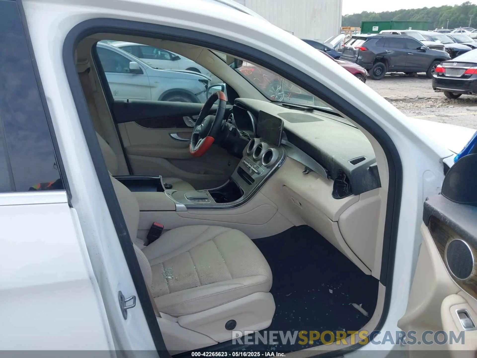 5 Photograph of a damaged car W1N0G8DB1NG117535 MERCEDES-BENZ GLC 300 2022