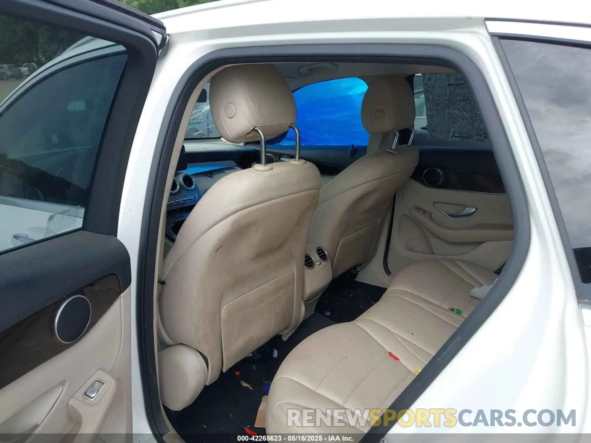 8 Photograph of a damaged car W1N0G8DB1NG117535 MERCEDES-BENZ GLC 300 2022
