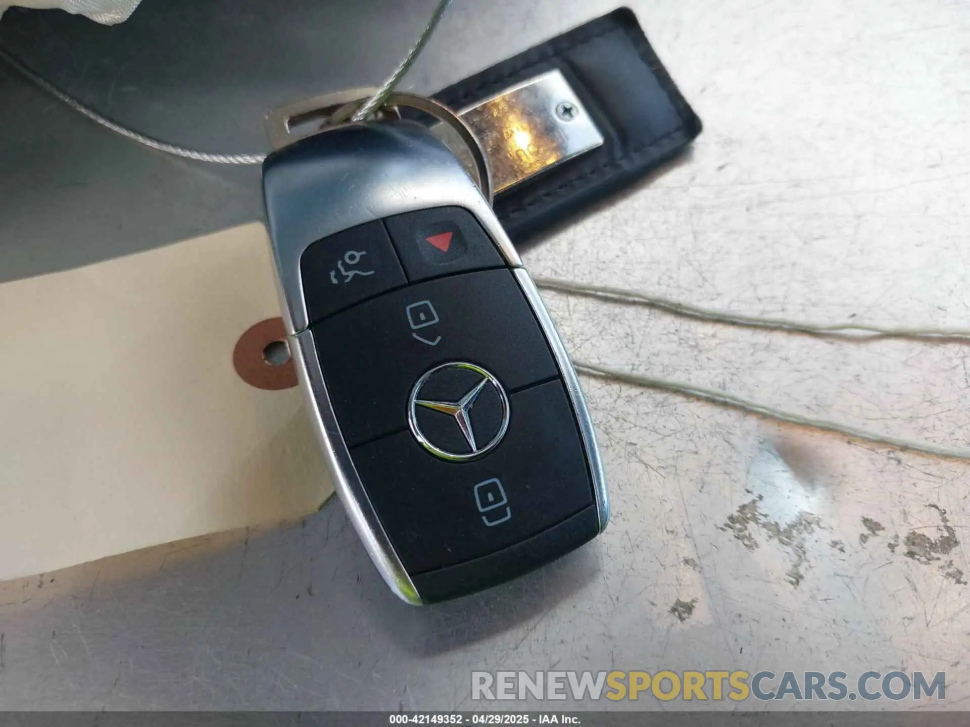 11 Photograph of a damaged car W1N0G8DB1NV345451 MERCEDES-BENZ GLC 300 2022