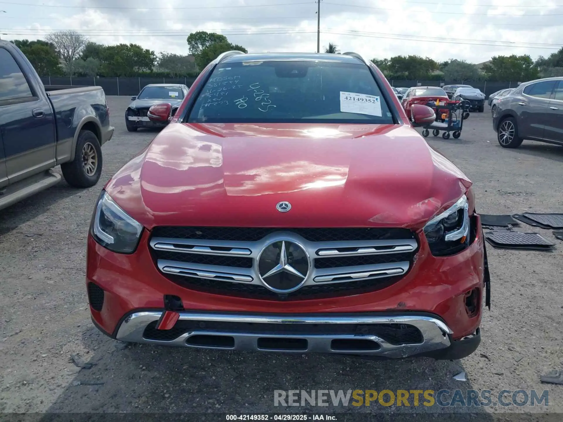 12 Photograph of a damaged car W1N0G8DB1NV345451 MERCEDES-BENZ GLC 300 2022