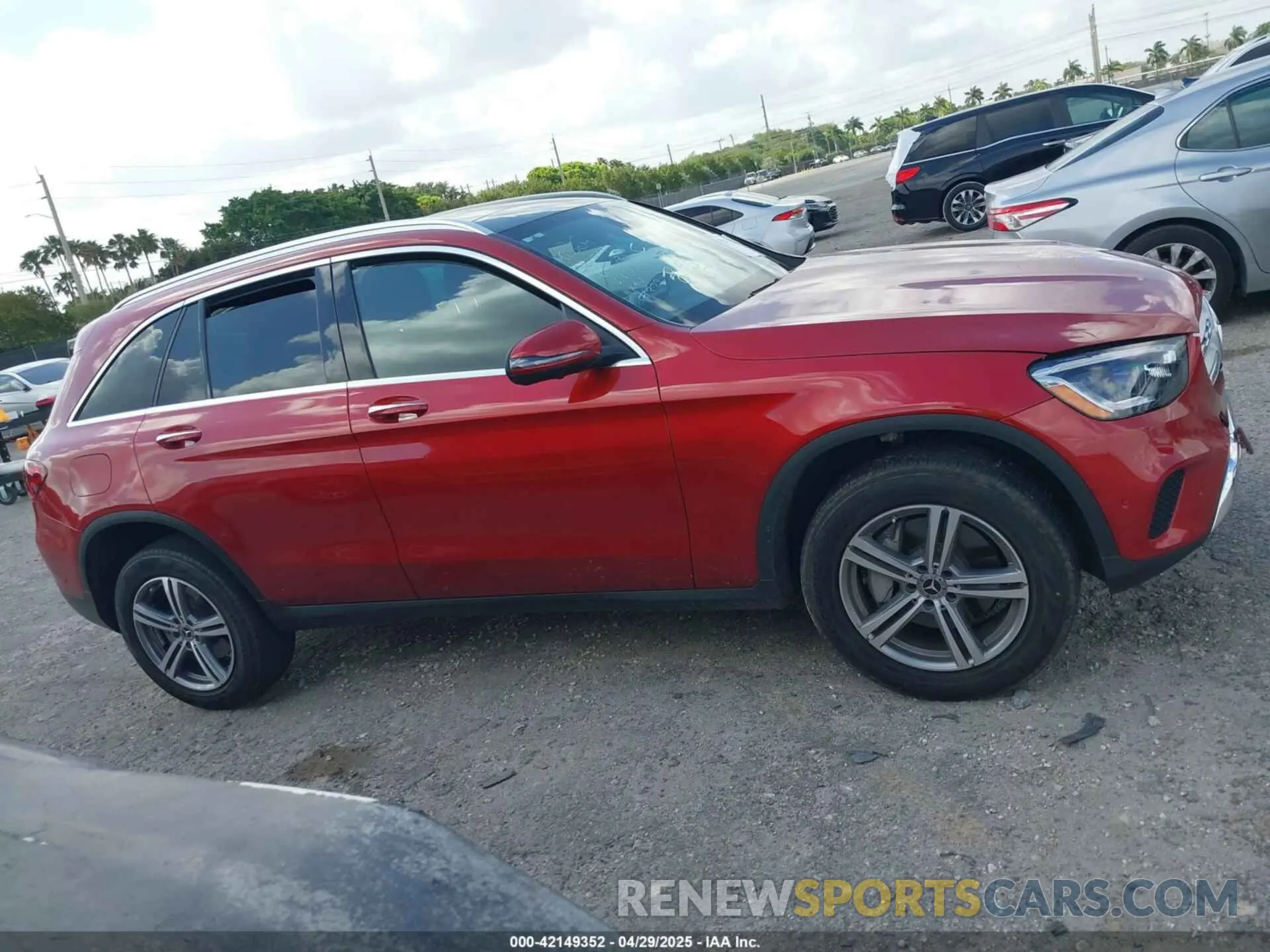 13 Photograph of a damaged car W1N0G8DB1NV345451 MERCEDES-BENZ GLC 300 2022