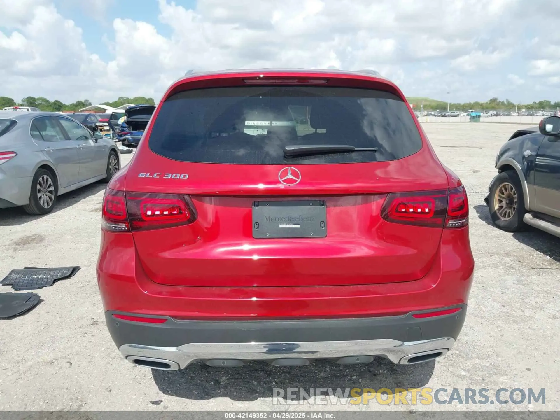 16 Photograph of a damaged car W1N0G8DB1NV345451 MERCEDES-BENZ GLC 300 2022
