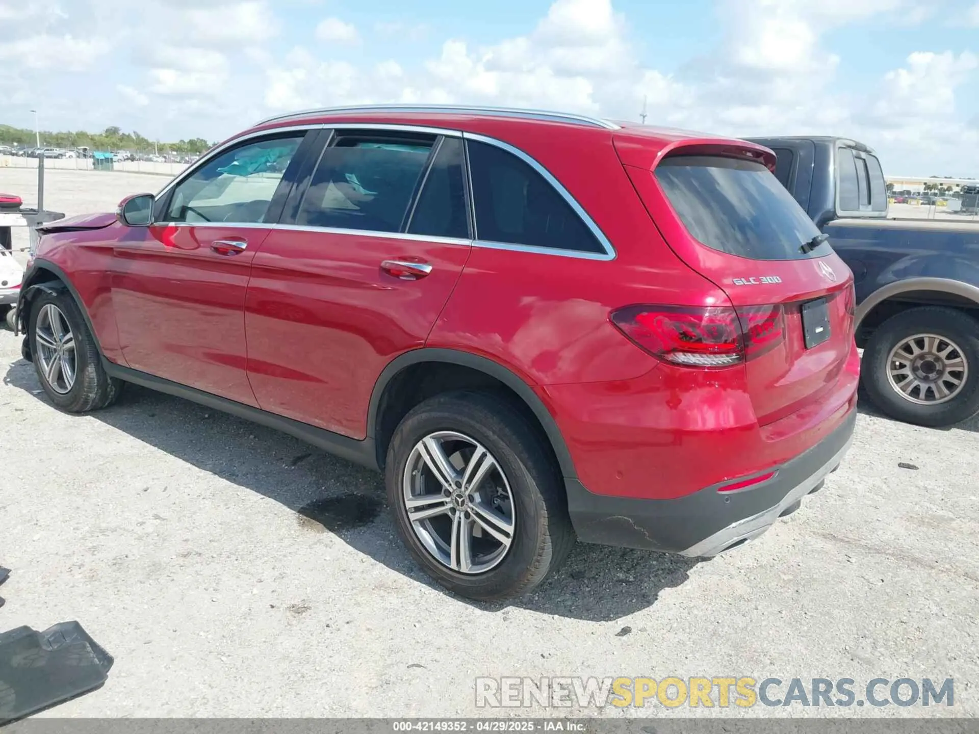 3 Photograph of a damaged car W1N0G8DB1NV345451 MERCEDES-BENZ GLC 300 2022