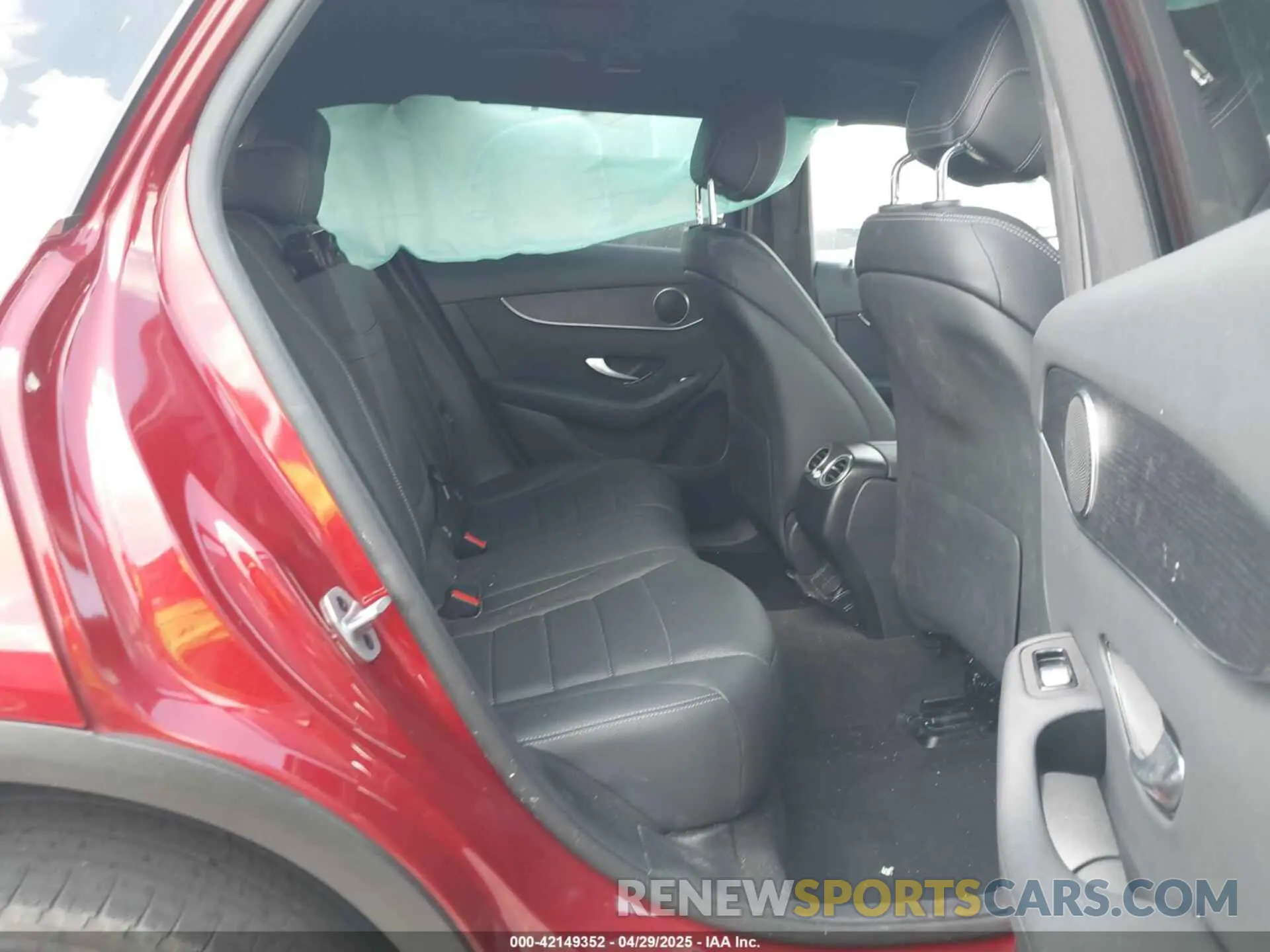 8 Photograph of a damaged car W1N0G8DB1NV345451 MERCEDES-BENZ GLC 300 2022