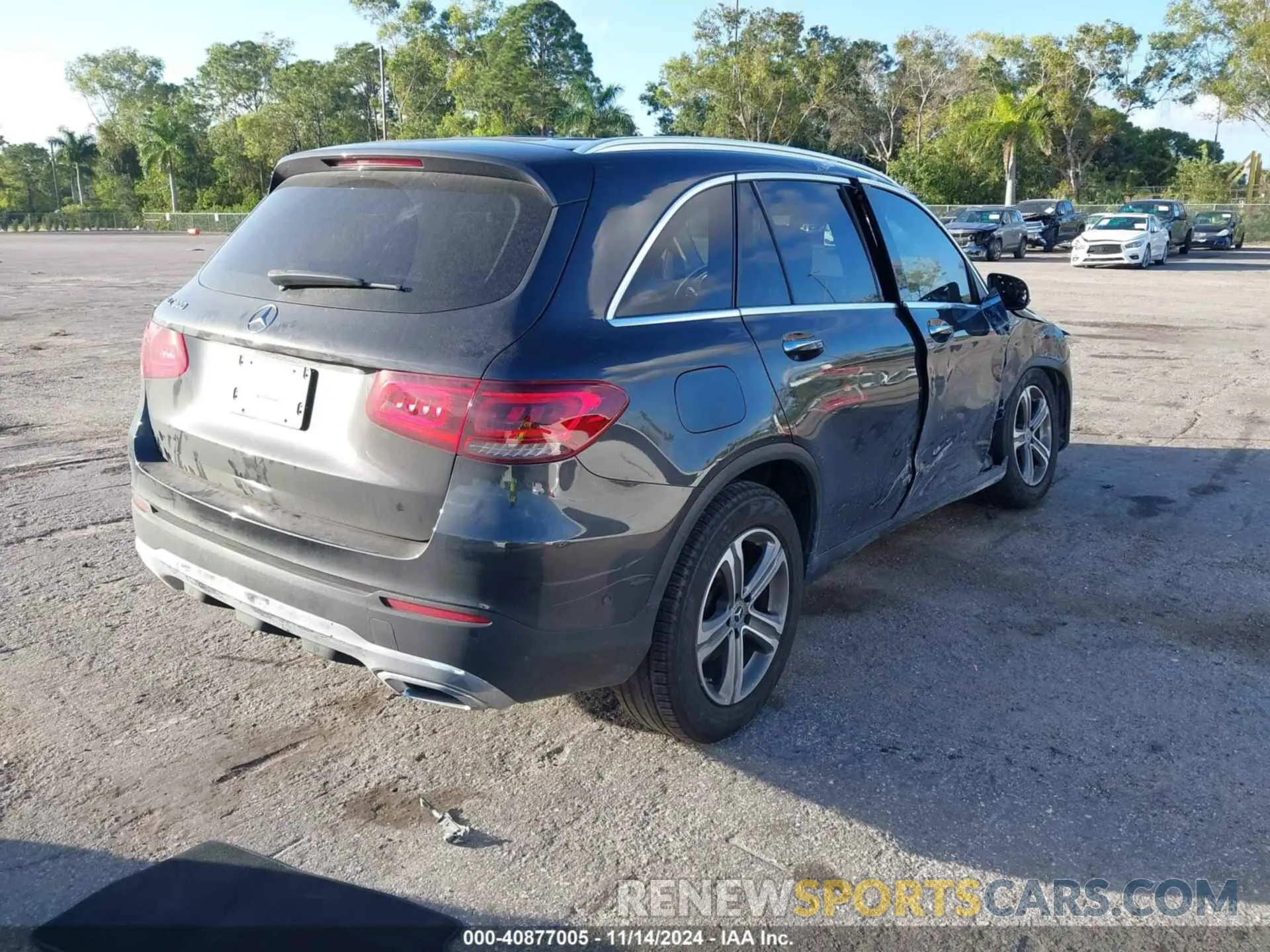 4 Photograph of a damaged car W1N0G8DB1NV386243 MERCEDES-BENZ GLC 300 2022