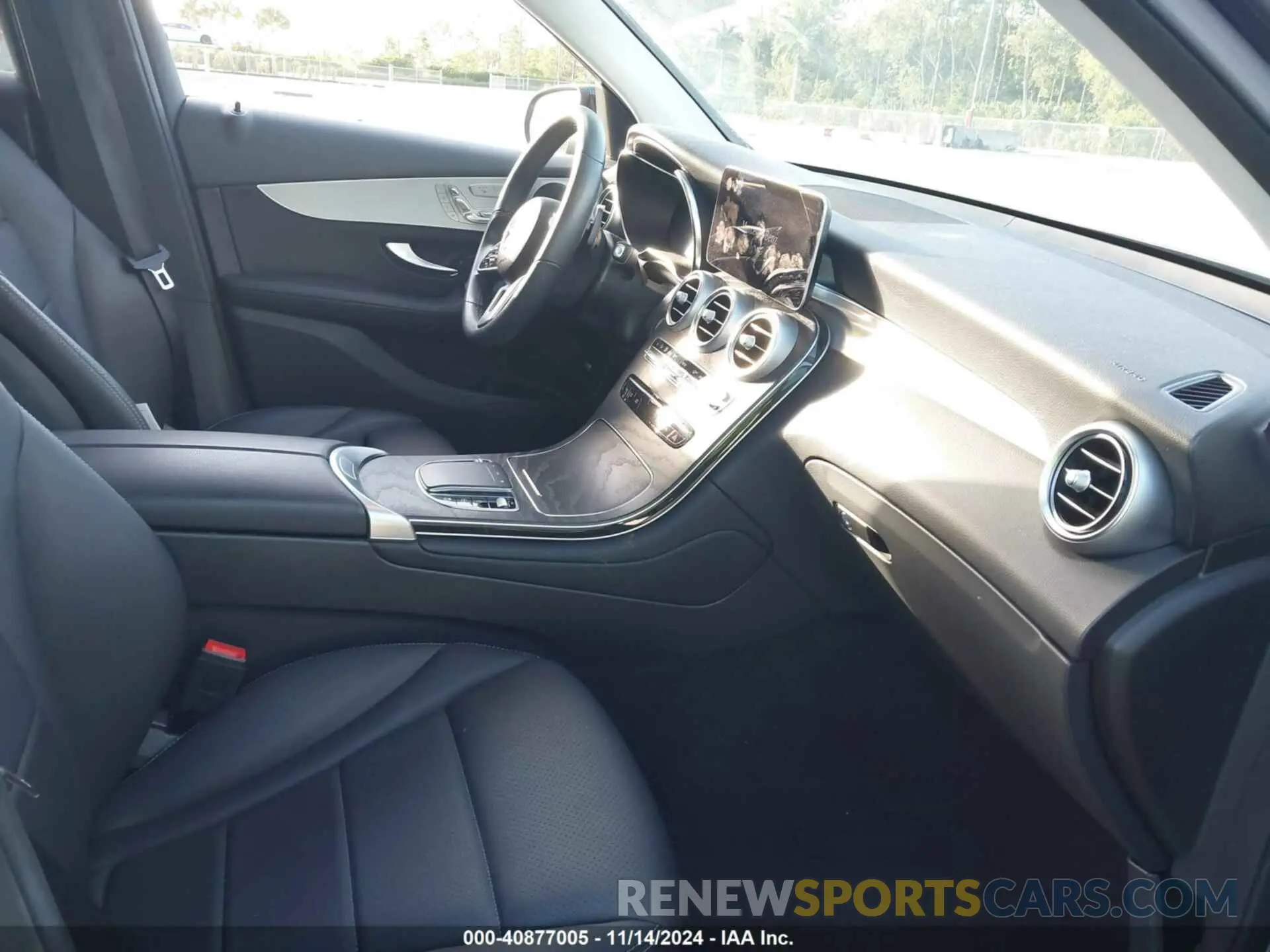 5 Photograph of a damaged car W1N0G8DB1NV386243 MERCEDES-BENZ GLC 300 2022
