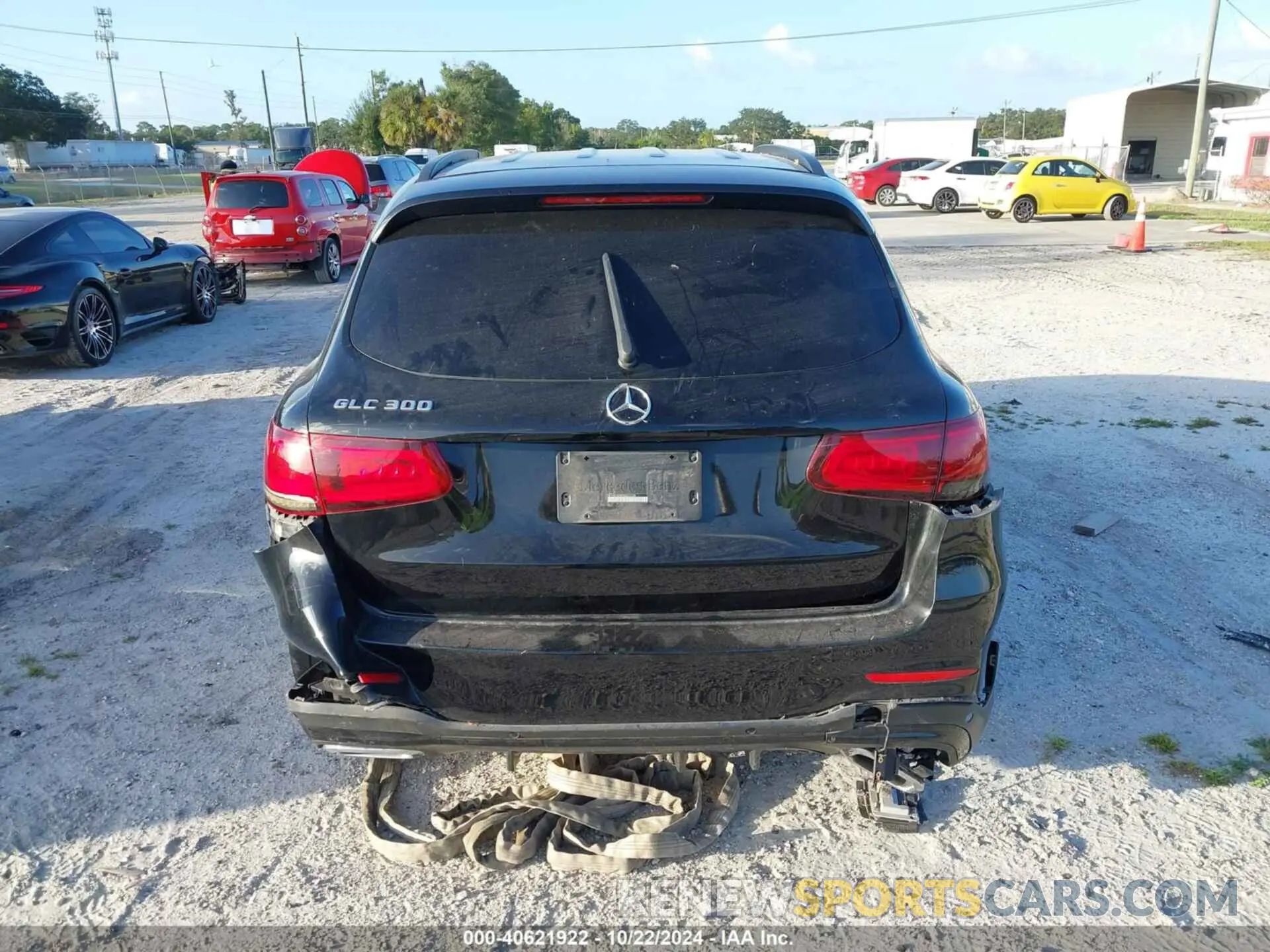 17 Photograph of a damaged car W1N0G8DB2NG072735 MERCEDES-BENZ GLC 300 2022