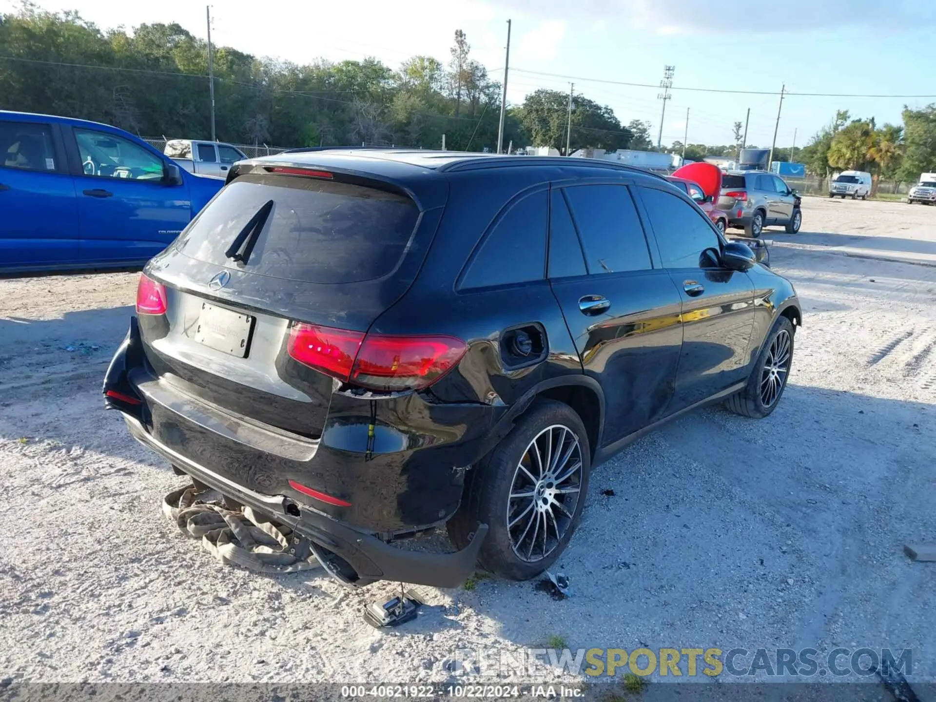 4 Photograph of a damaged car W1N0G8DB2NG072735 MERCEDES-BENZ GLC 300 2022
