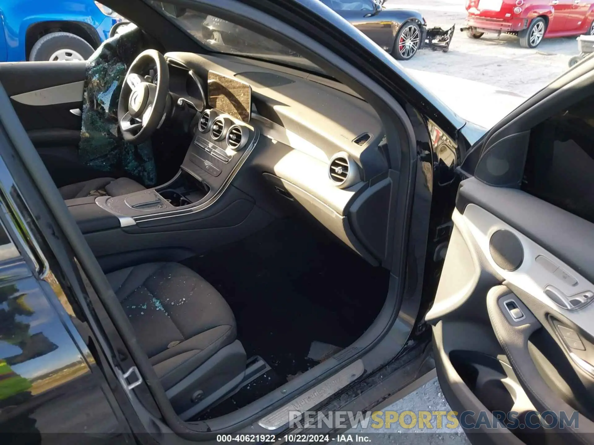 5 Photograph of a damaged car W1N0G8DB2NG072735 MERCEDES-BENZ GLC 300 2022