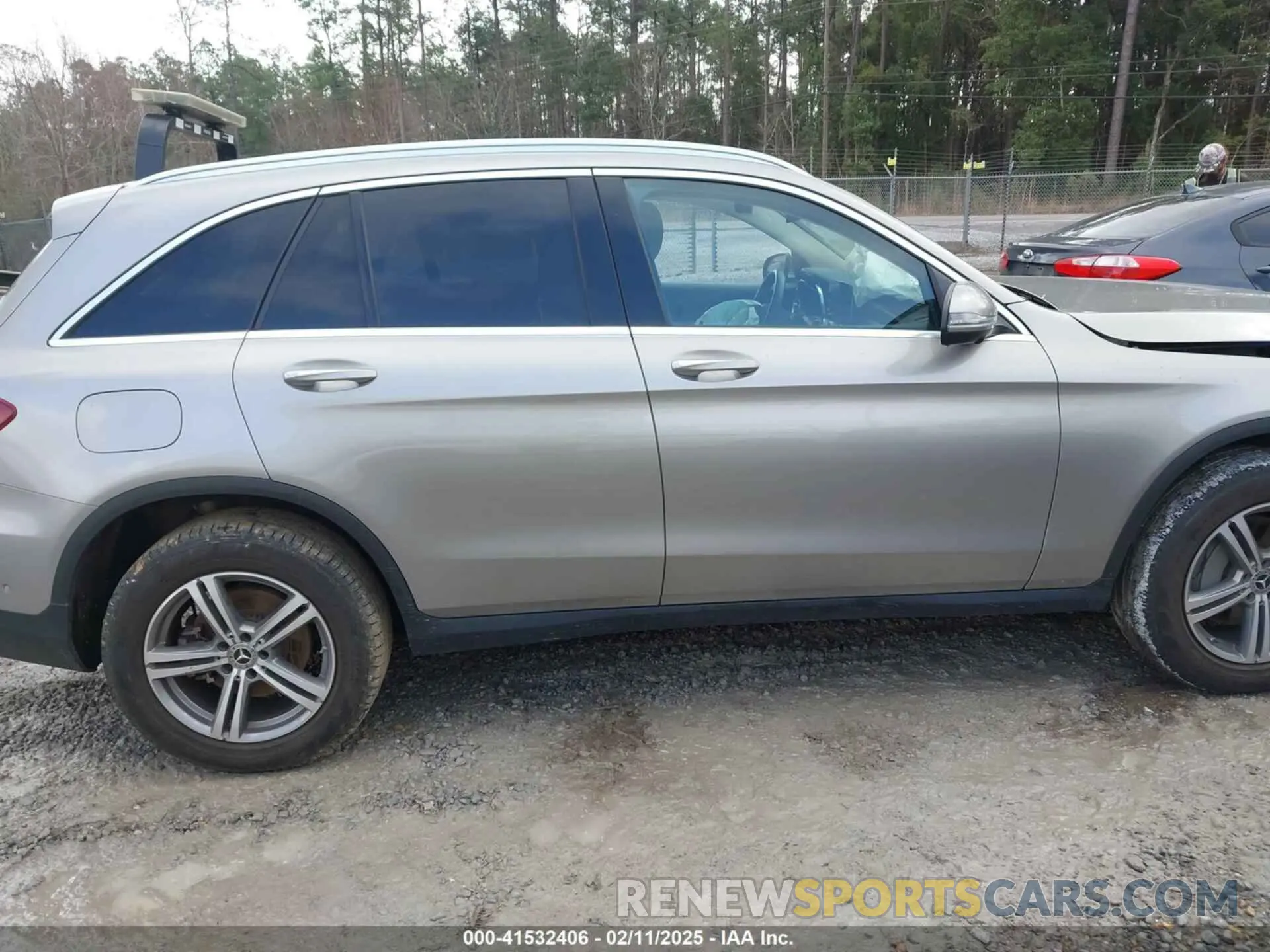 13 Photograph of a damaged car W1N0G8DB2NV333048 MERCEDES-BENZ GLC 300 2022