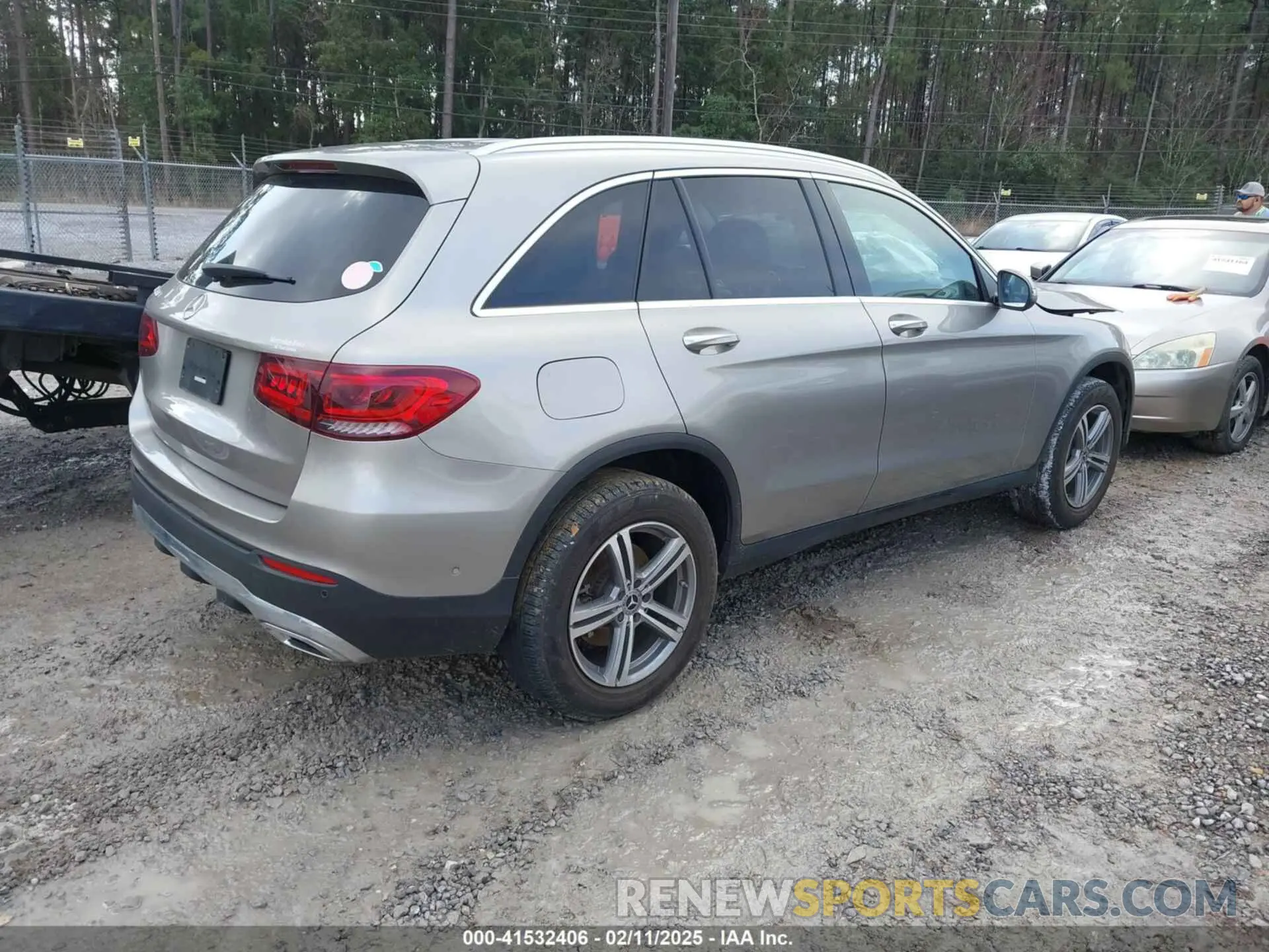 4 Photograph of a damaged car W1N0G8DB2NV333048 MERCEDES-BENZ GLC 300 2022