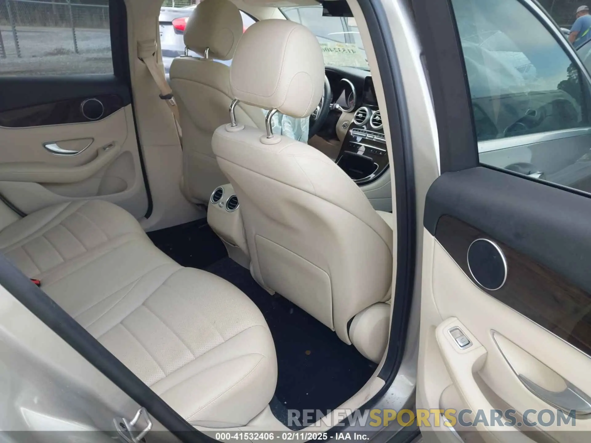8 Photograph of a damaged car W1N0G8DB2NV333048 MERCEDES-BENZ GLC 300 2022