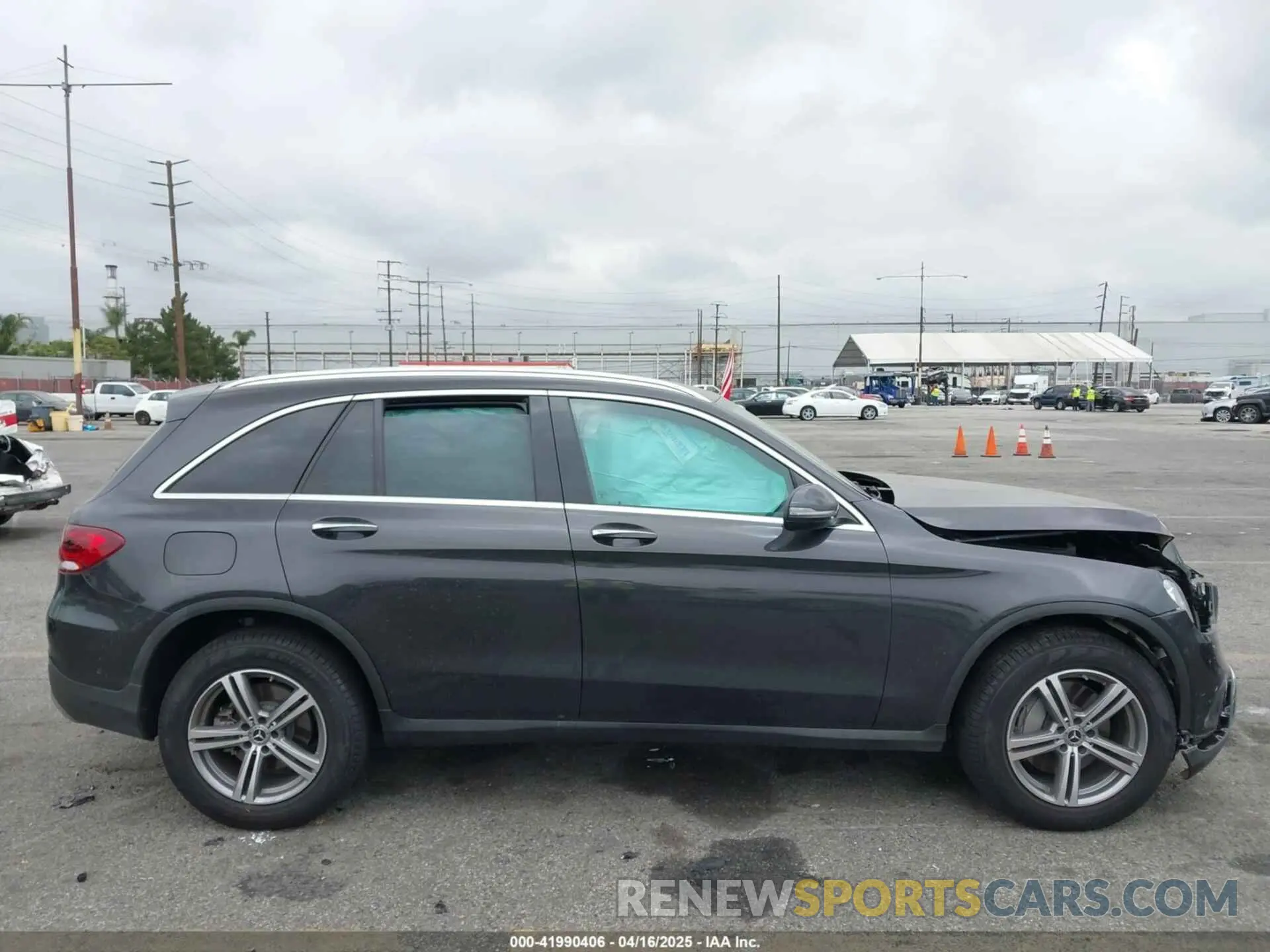 13 Photograph of a damaged car W1N0G8DB2NV379236 MERCEDES-BENZ GLC 300 2022