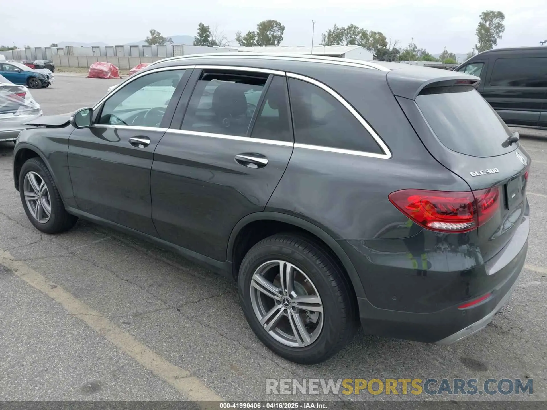 3 Photograph of a damaged car W1N0G8DB2NV379236 MERCEDES-BENZ GLC 300 2022