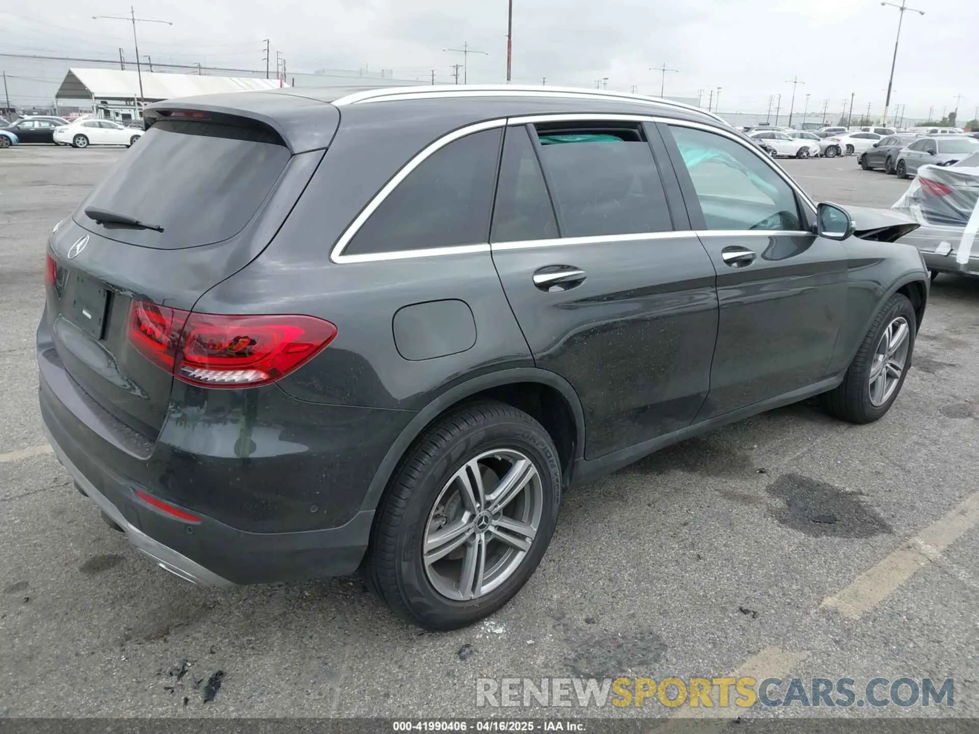 4 Photograph of a damaged car W1N0G8DB2NV379236 MERCEDES-BENZ GLC 300 2022