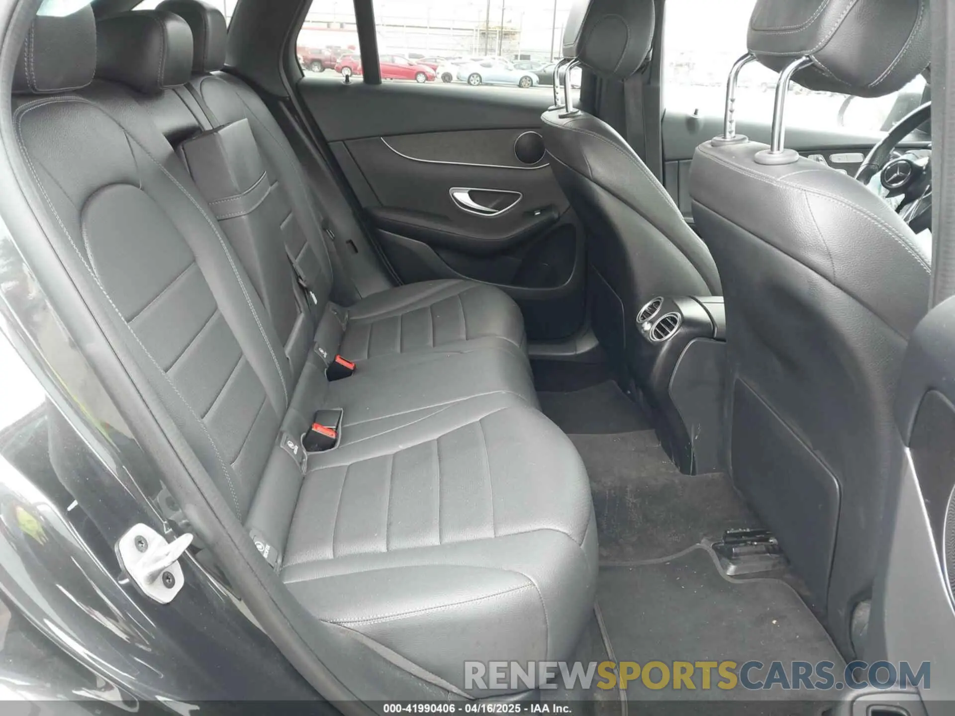 8 Photograph of a damaged car W1N0G8DB2NV379236 MERCEDES-BENZ GLC 300 2022