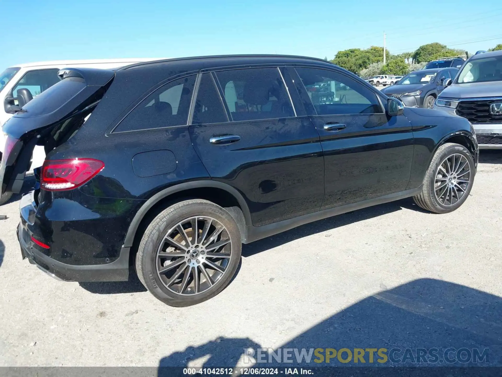 4 Photograph of a damaged car W1N0G8DB2NV391614 MERCEDES-BENZ GLC 300 2022