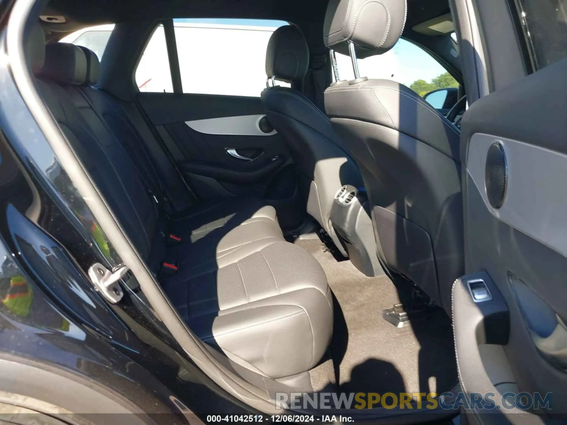 8 Photograph of a damaged car W1N0G8DB2NV391614 MERCEDES-BENZ GLC 300 2022