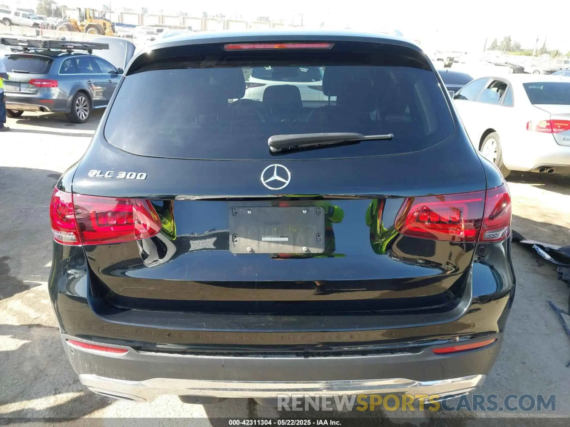 17 Photograph of a damaged car W1N0G8DB2NV399762 MERCEDES-BENZ GLC 300 2022
