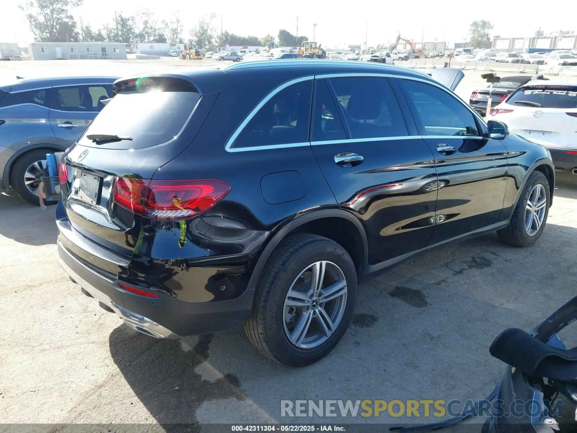 4 Photograph of a damaged car W1N0G8DB2NV399762 MERCEDES-BENZ GLC 300 2022