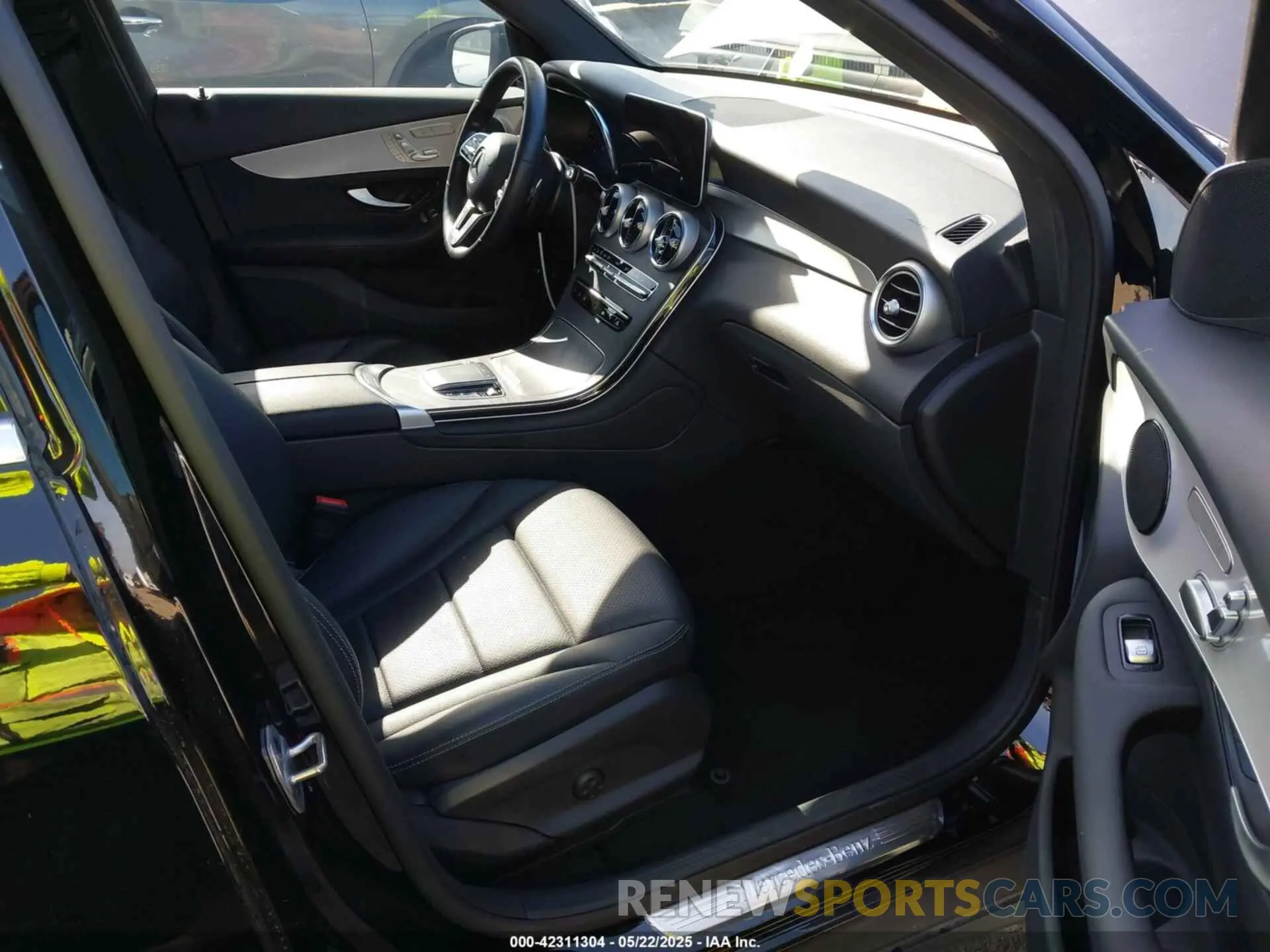 5 Photograph of a damaged car W1N0G8DB2NV399762 MERCEDES-BENZ GLC 300 2022