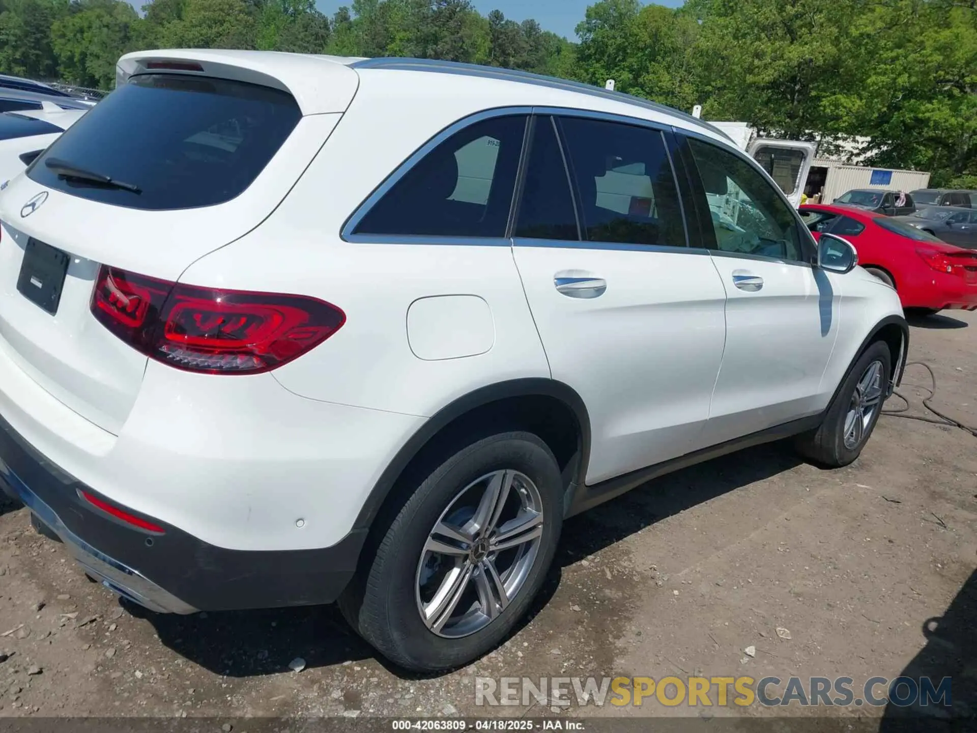 4 Photograph of a damaged car W1N0G8DB3NG091066 MERCEDES-BENZ GLC 300 2022