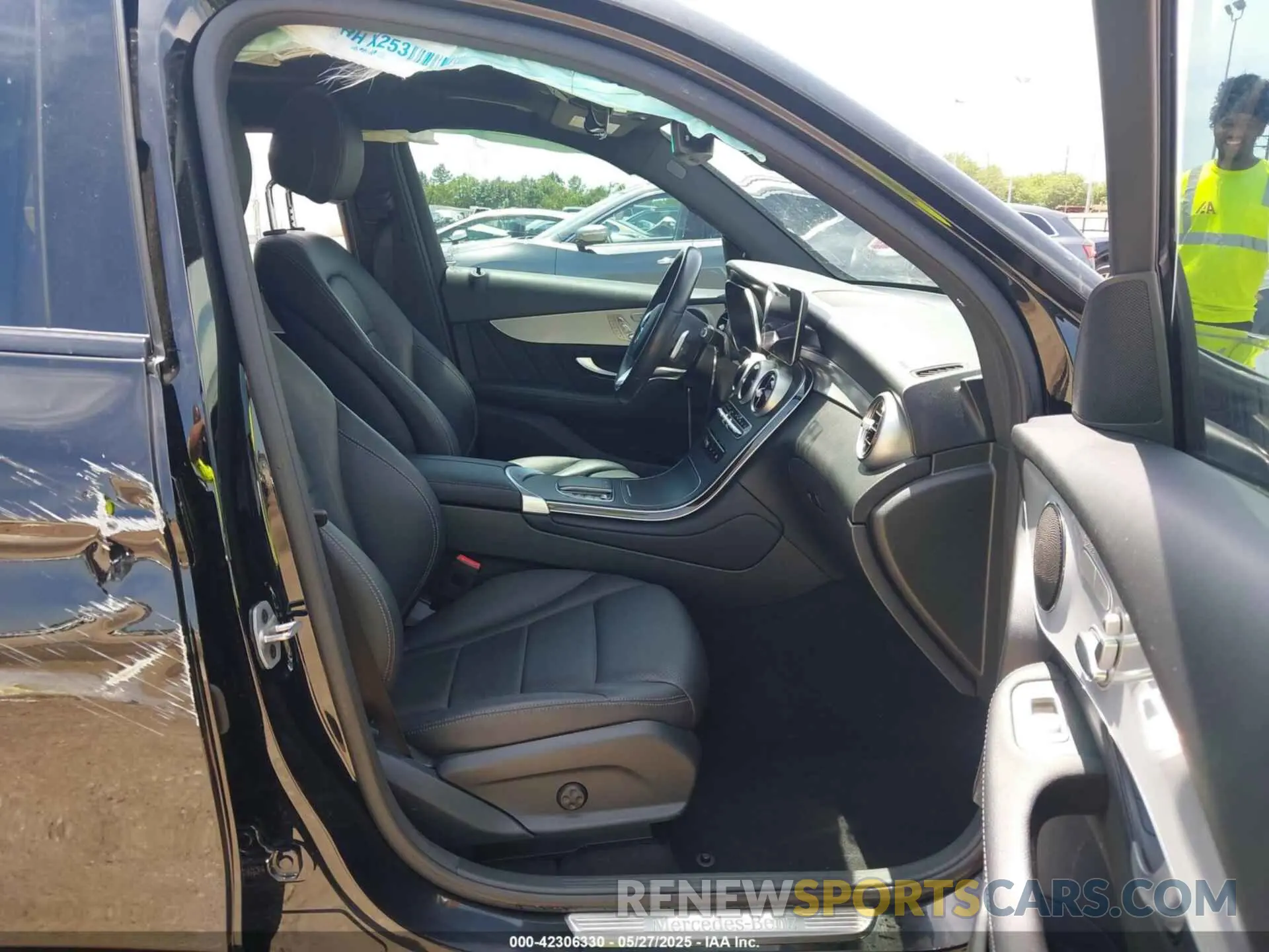5 Photograph of a damaged car W1N0G8DB3NG120940 MERCEDES-BENZ GLC 300 2022