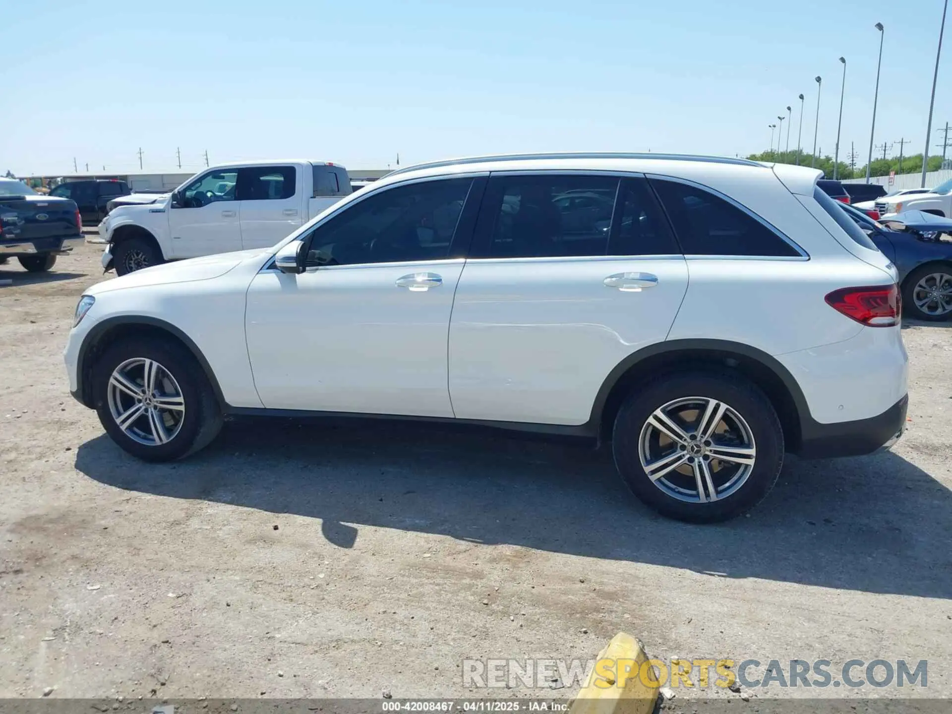 14 Photograph of a damaged car W1N0G8DB3NV327355 MERCEDES-BENZ GLC 300 2022