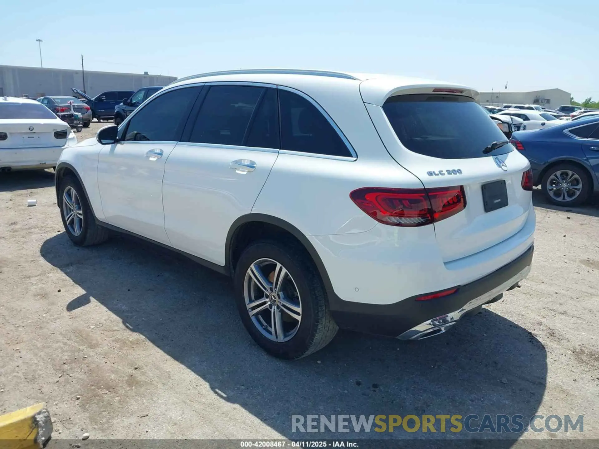 3 Photograph of a damaged car W1N0G8DB3NV327355 MERCEDES-BENZ GLC 300 2022