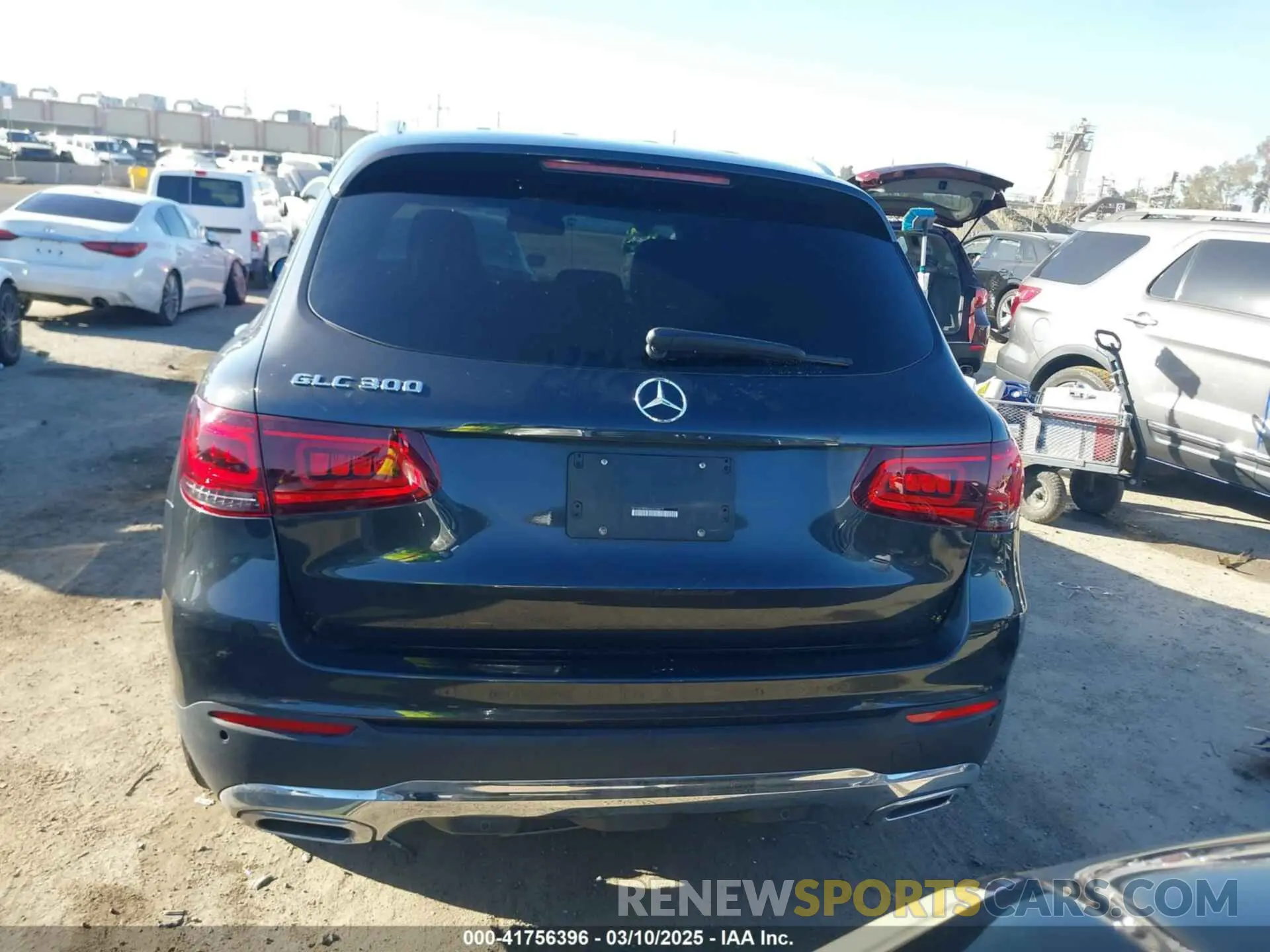 17 Photograph of a damaged car W1N0G8DB4NG054477 MERCEDES-BENZ GLC 300 2022
