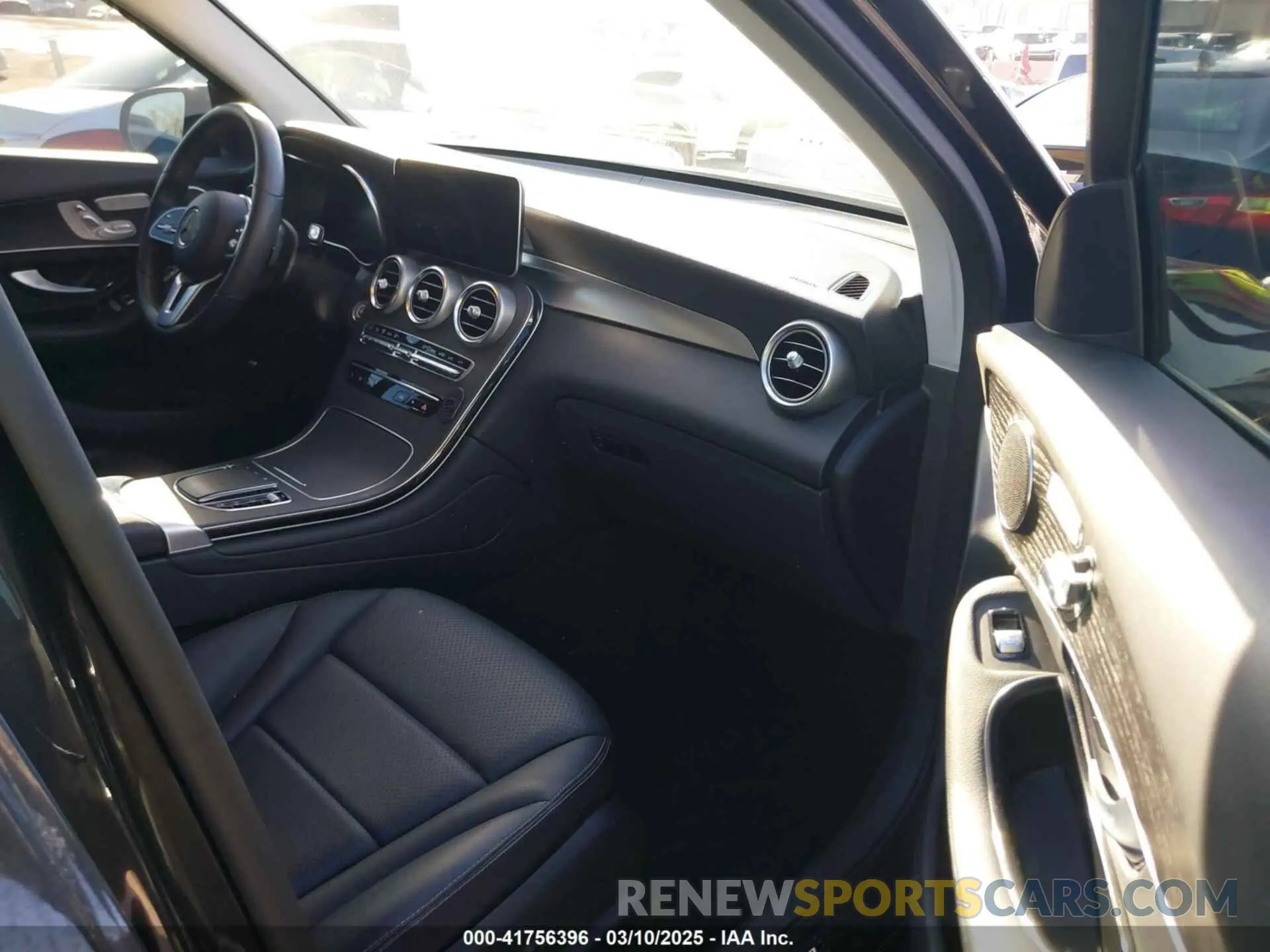 5 Photograph of a damaged car W1N0G8DB4NG054477 MERCEDES-BENZ GLC 300 2022