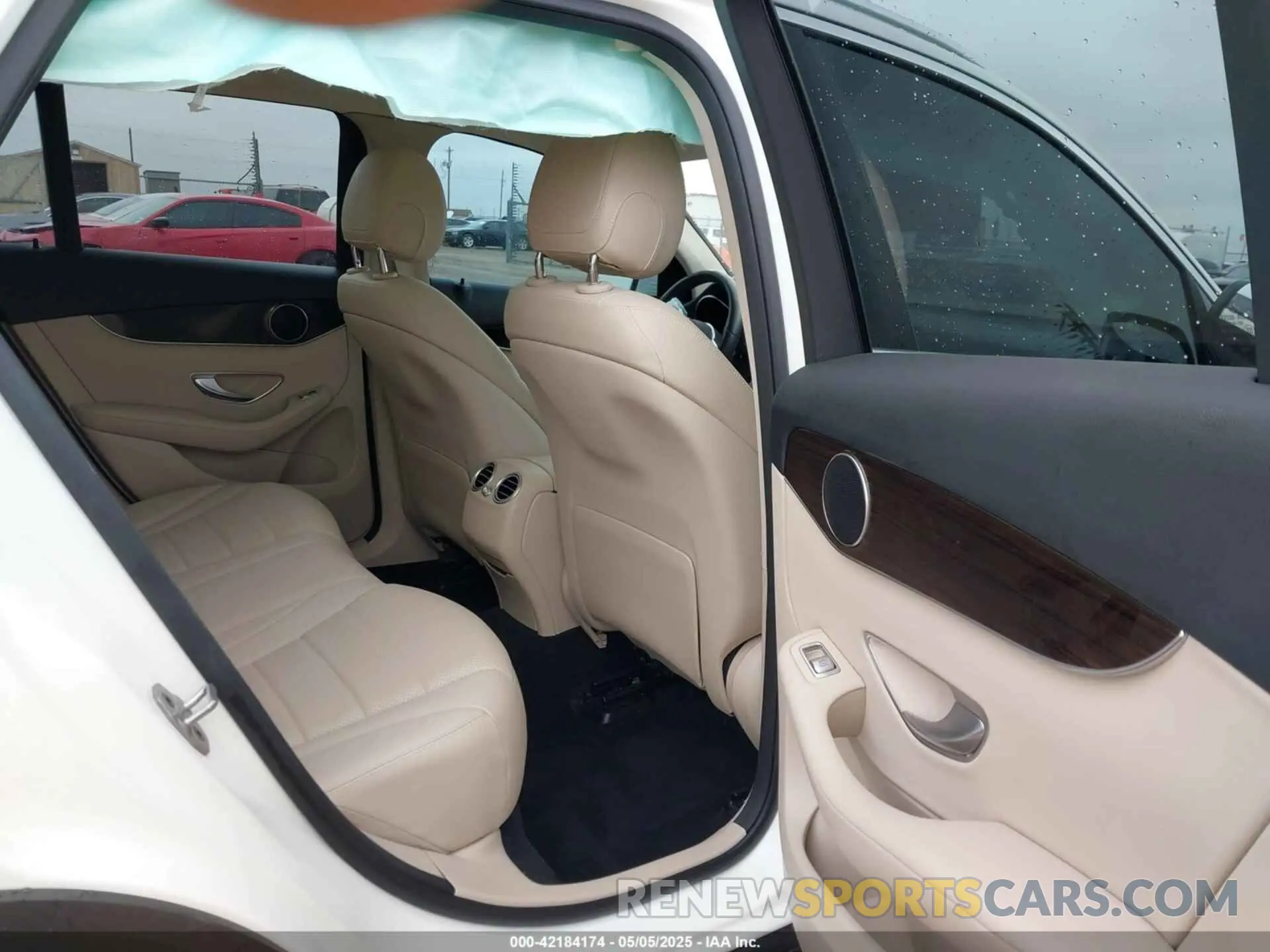 8 Photograph of a damaged car W1N0G8DB4NV394935 MERCEDES-BENZ GLC 300 2022