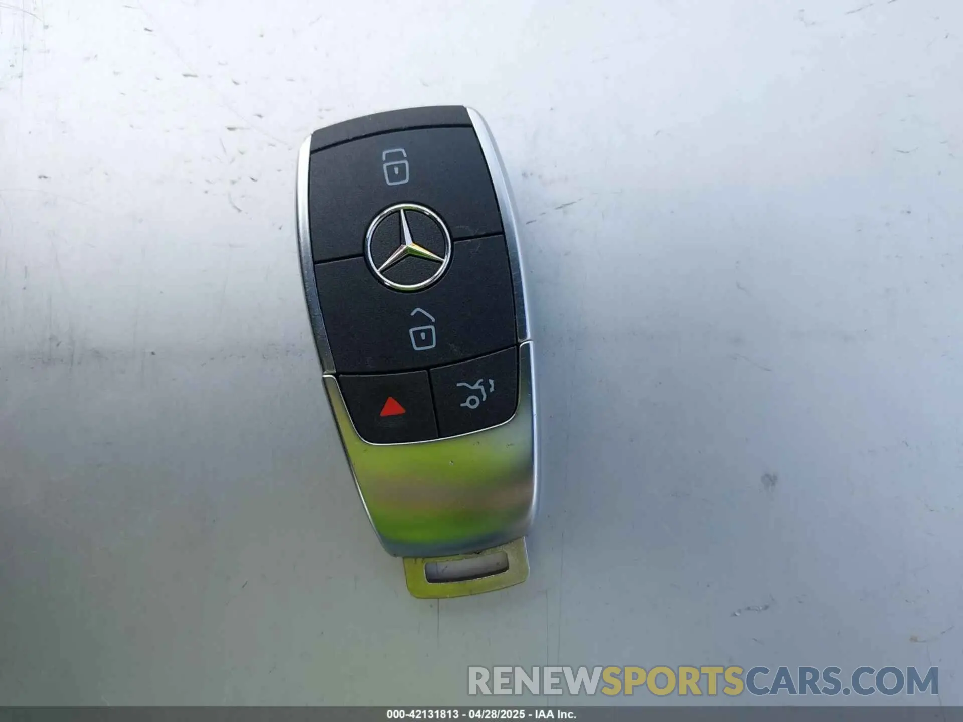 11 Photograph of a damaged car W1N0G8DB5NV390201 MERCEDES-BENZ GLC 300 2022