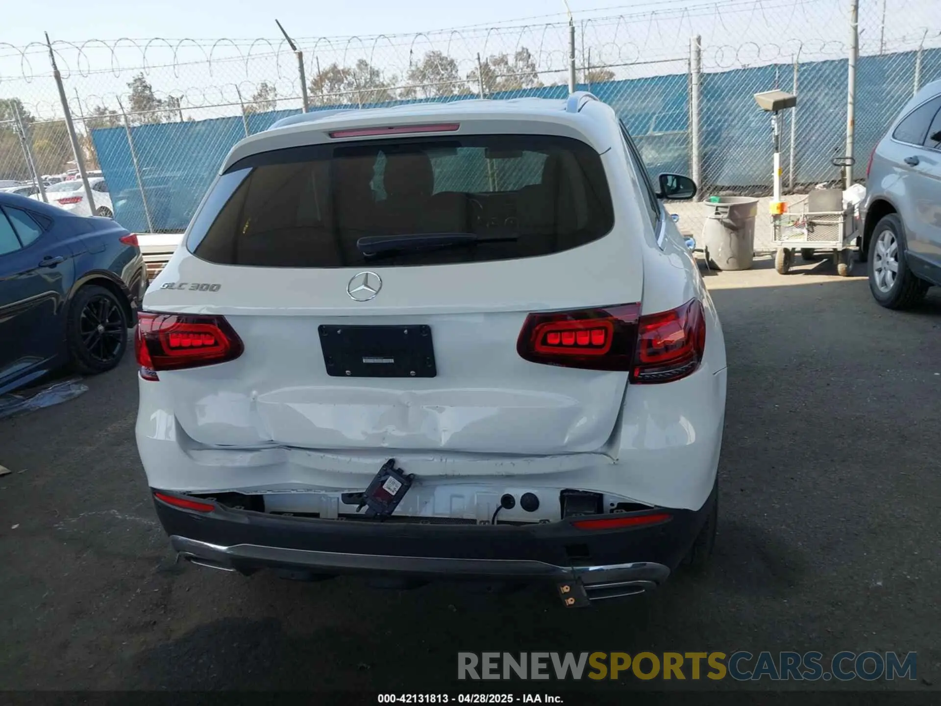16 Photograph of a damaged car W1N0G8DB5NV390201 MERCEDES-BENZ GLC 300 2022